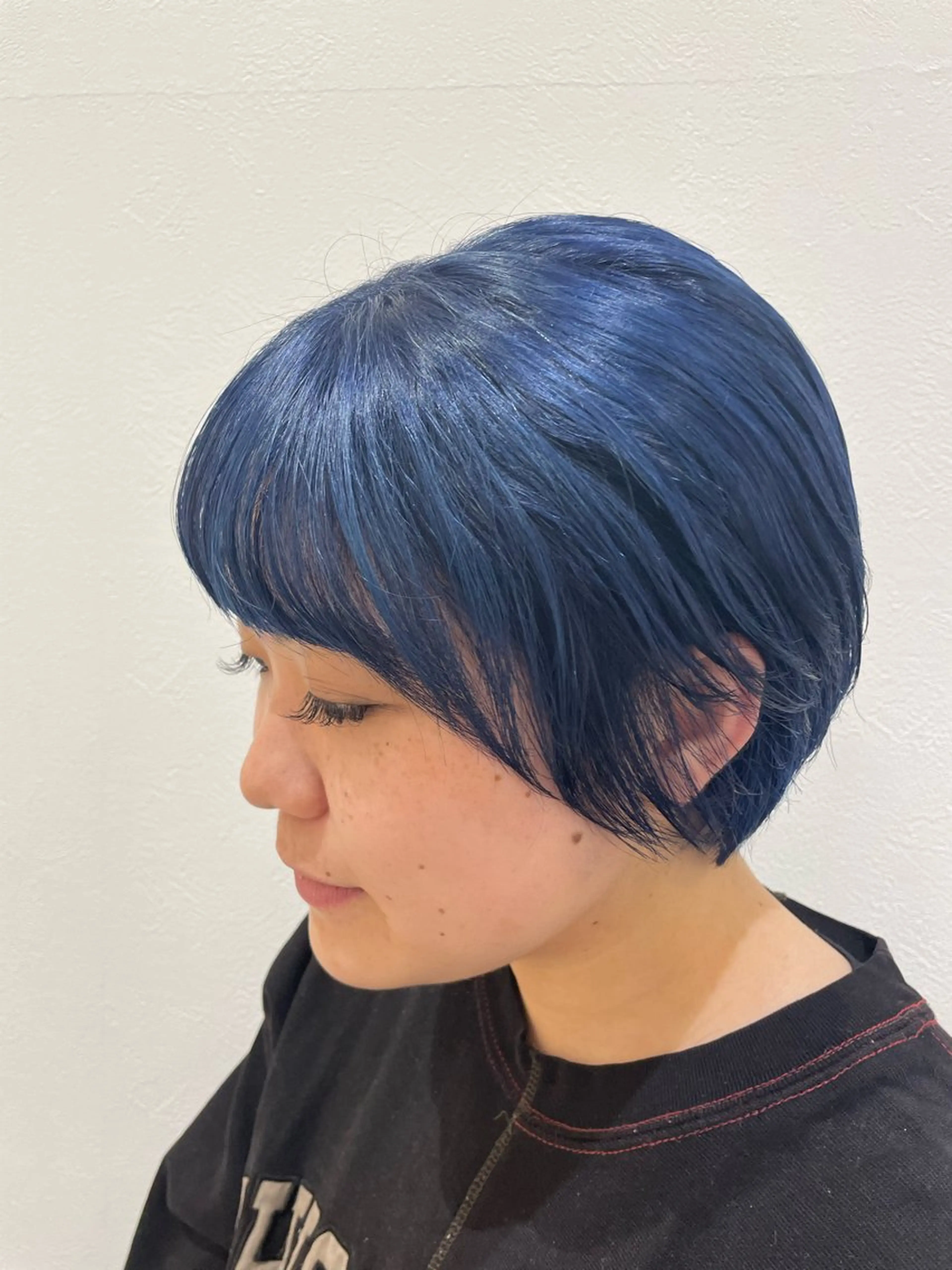 ショート カラー ブリーチ ネイビーカラー 透明感カラー🌿 藤沢Lina ななよのヘアスタイル