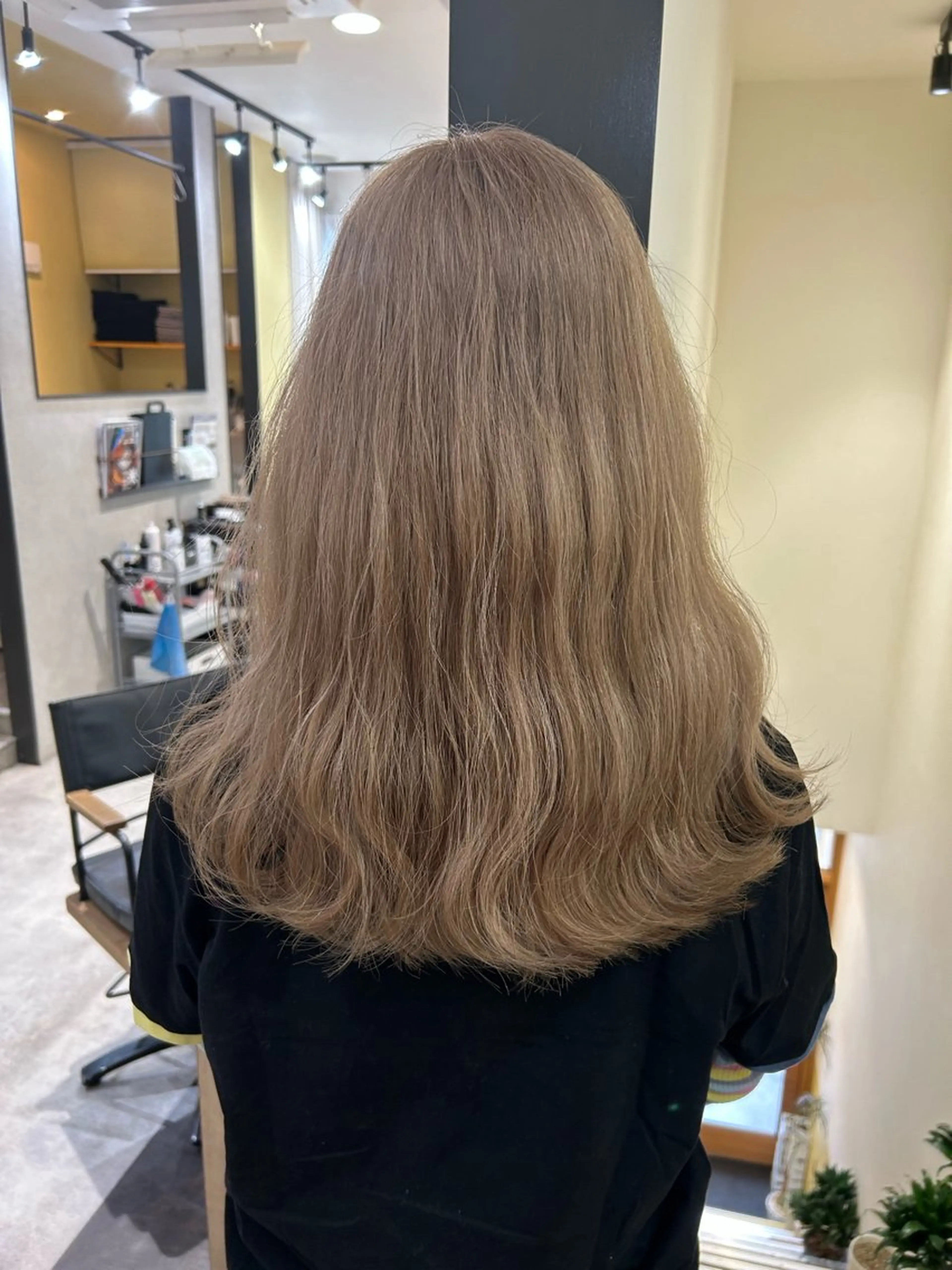 ロング カラー ベージュカラー ブリーチ ブロンド ブロンドベージュ カット ヘアカラー トリートメント hub hair レイヤー/透明感のヘアスタイル