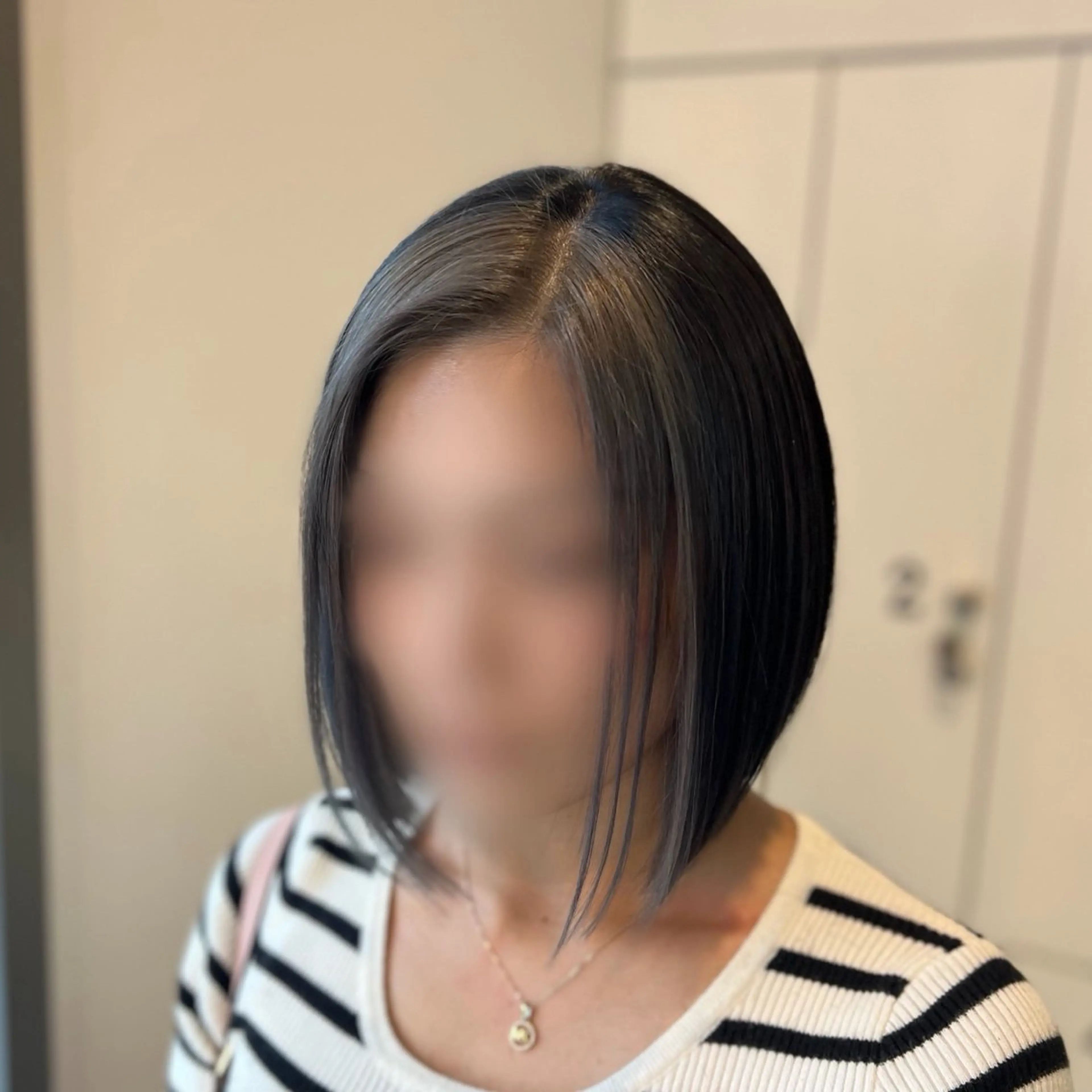 ショート カラー 黒髪 ブルーカラー ブルーブラック グレージュ Dia ‎ アキヨシ ミユのヘアスタイル