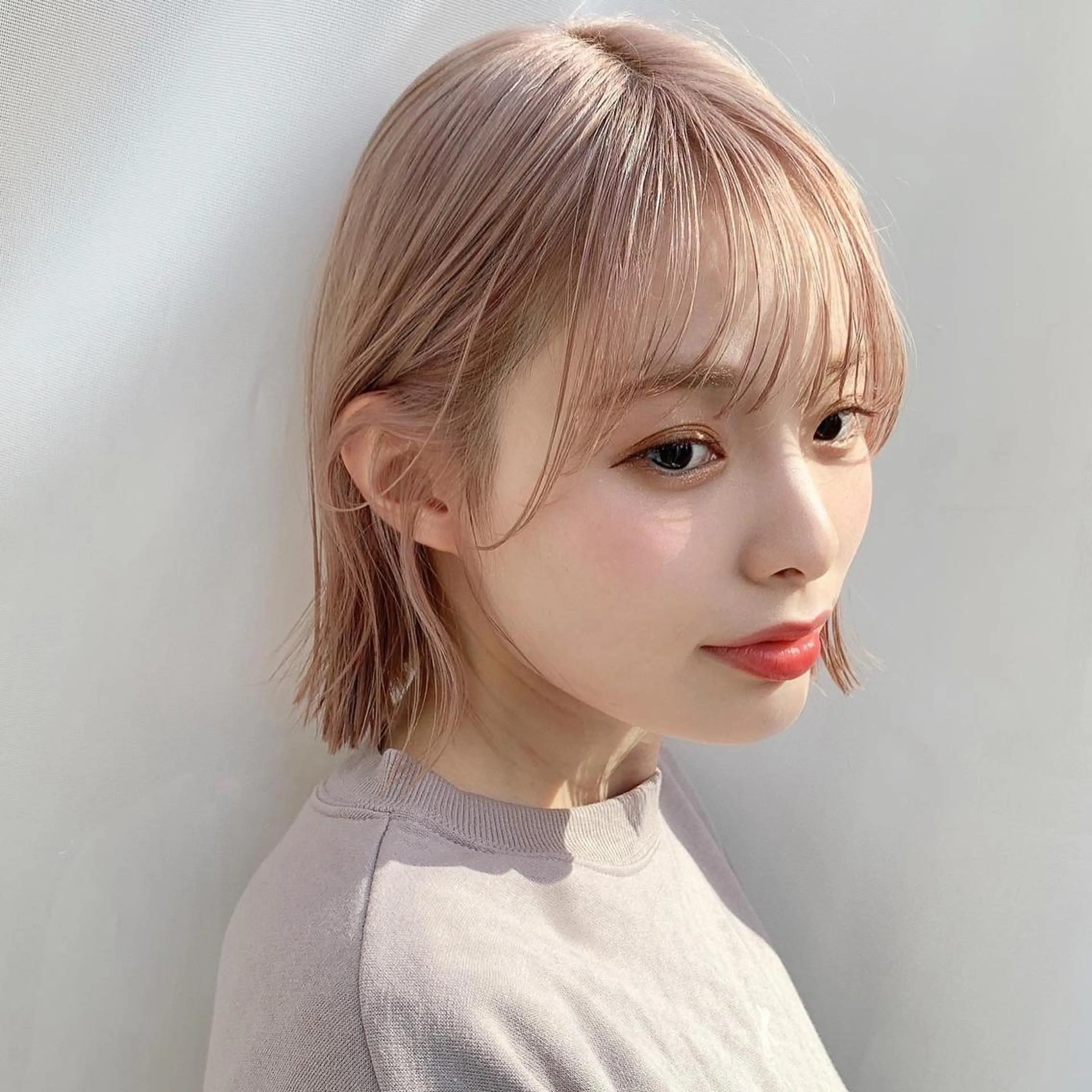 ミディアム カラー ベージュカラー 透明感カラー グレージュ ボブ カット ヘアカラー トリートメント レイヤー専門家 ダブルカラー修のヘアスタイル