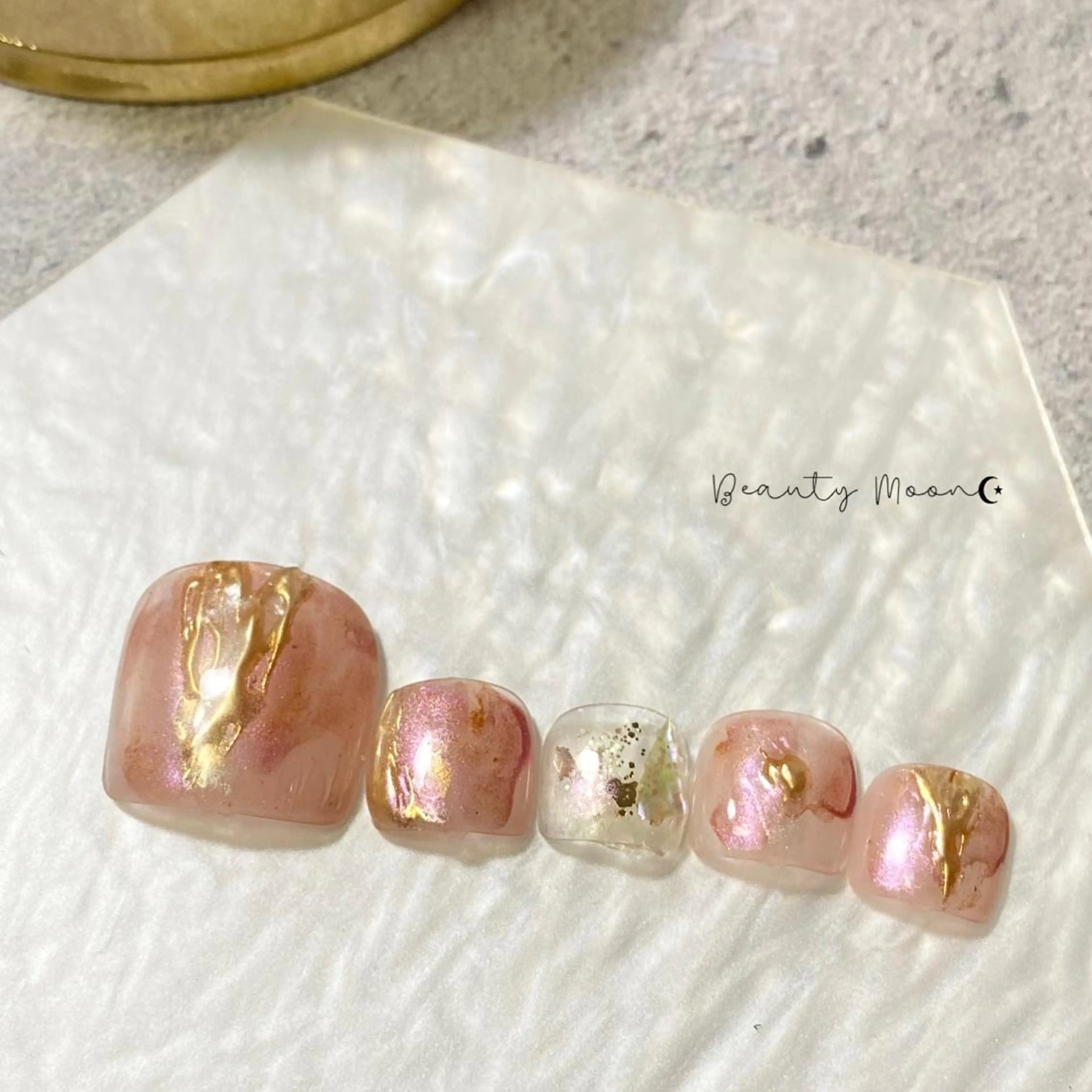 ネイル アートネイル ハート ミラーネイル ニュアンスネイル beauty ☪︎moonのネイルデザイン