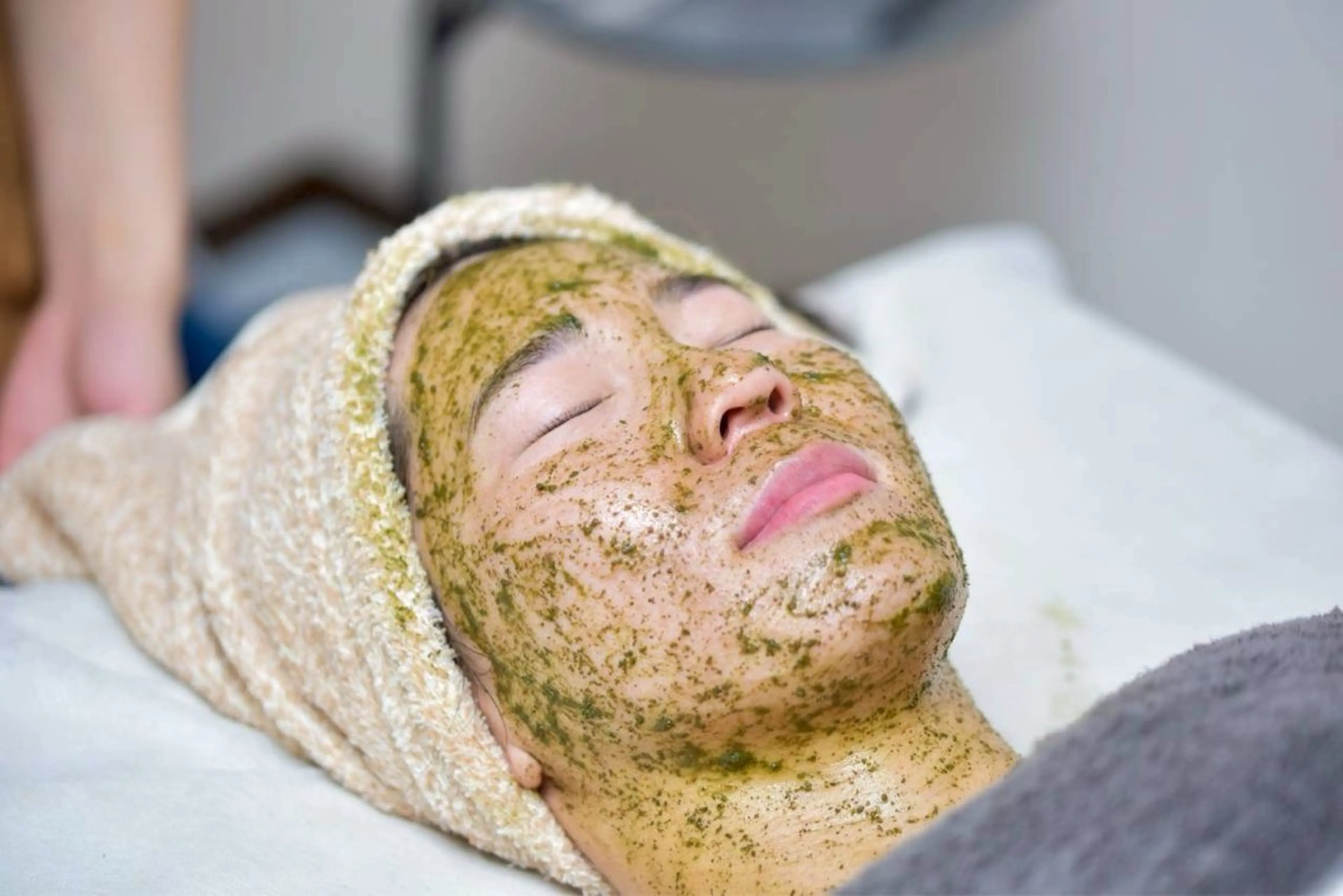 【黒ずみ・ごわつきが気になる方へ】REVIハーブピーリング🌿陶肌トリートメント＋エンザイム1gの写真