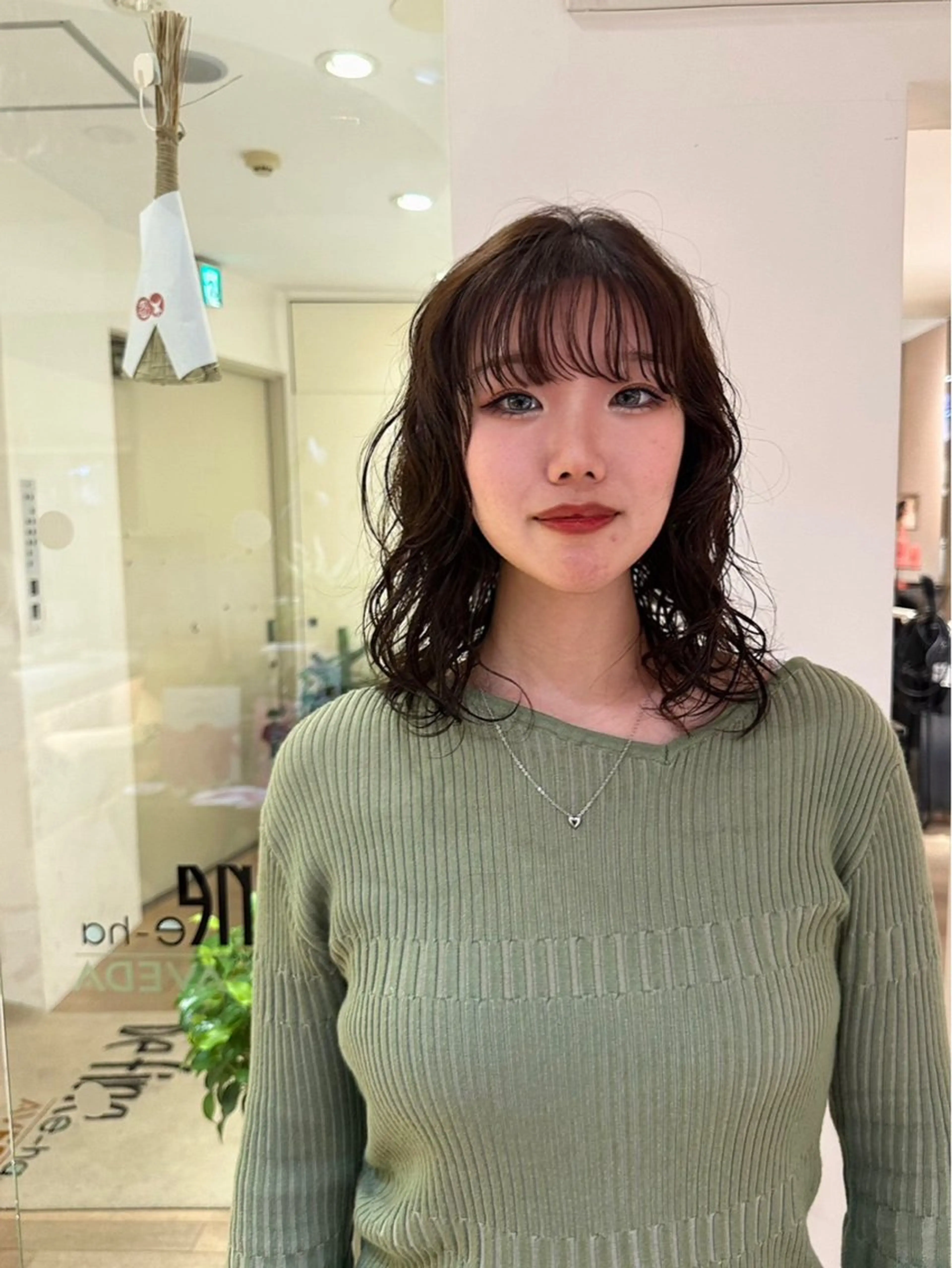 セミロング ブリーチ🌟リタッチ 🎠KANON🎡のヘアスタイル