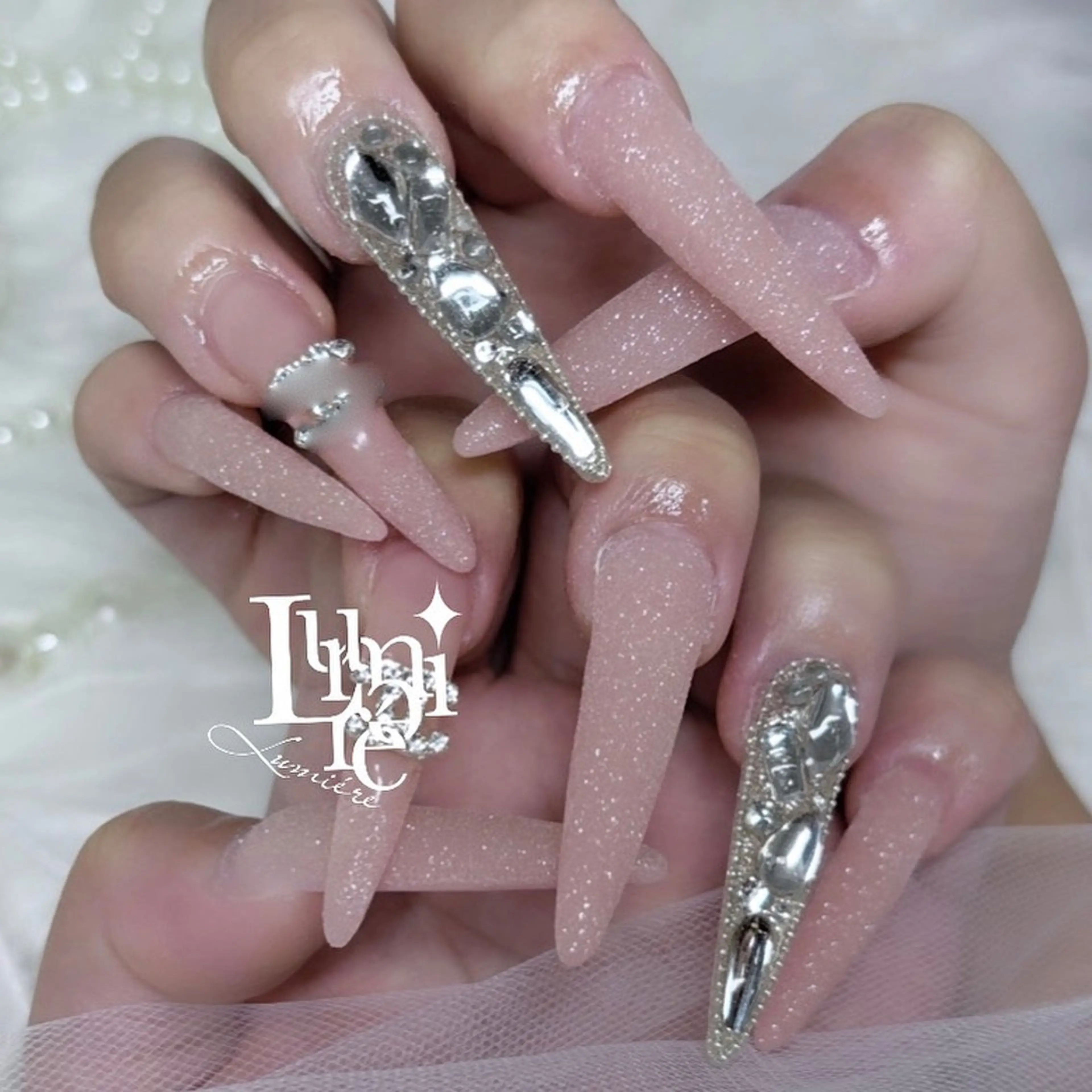 ネイル ハンドネイル Lumière｜ ロング｜ワンホンのネイルデザイン