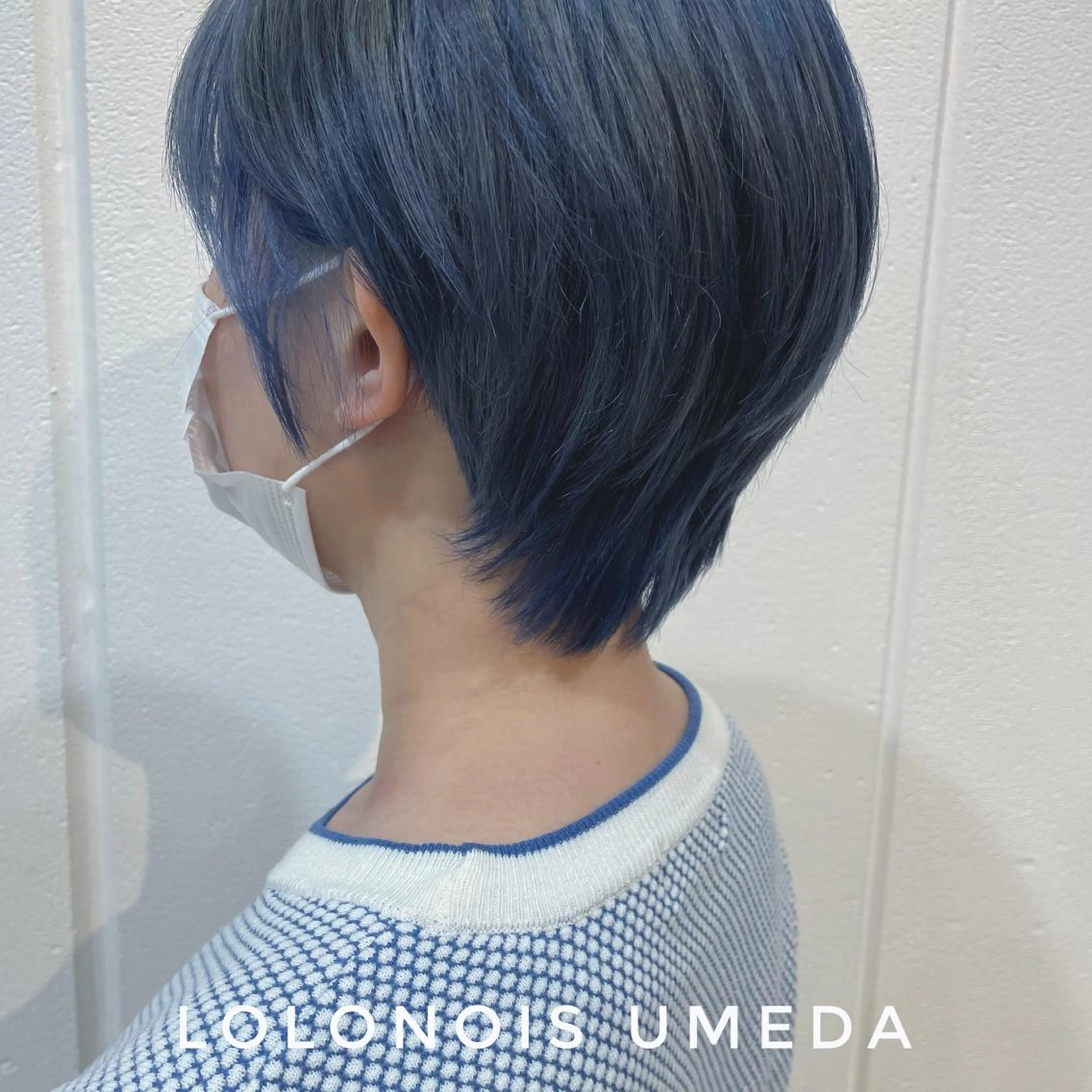 ショート カラー ブリーチ ブルーカラー Lolonois梅田 /Okazaki:)のヘアスタイル