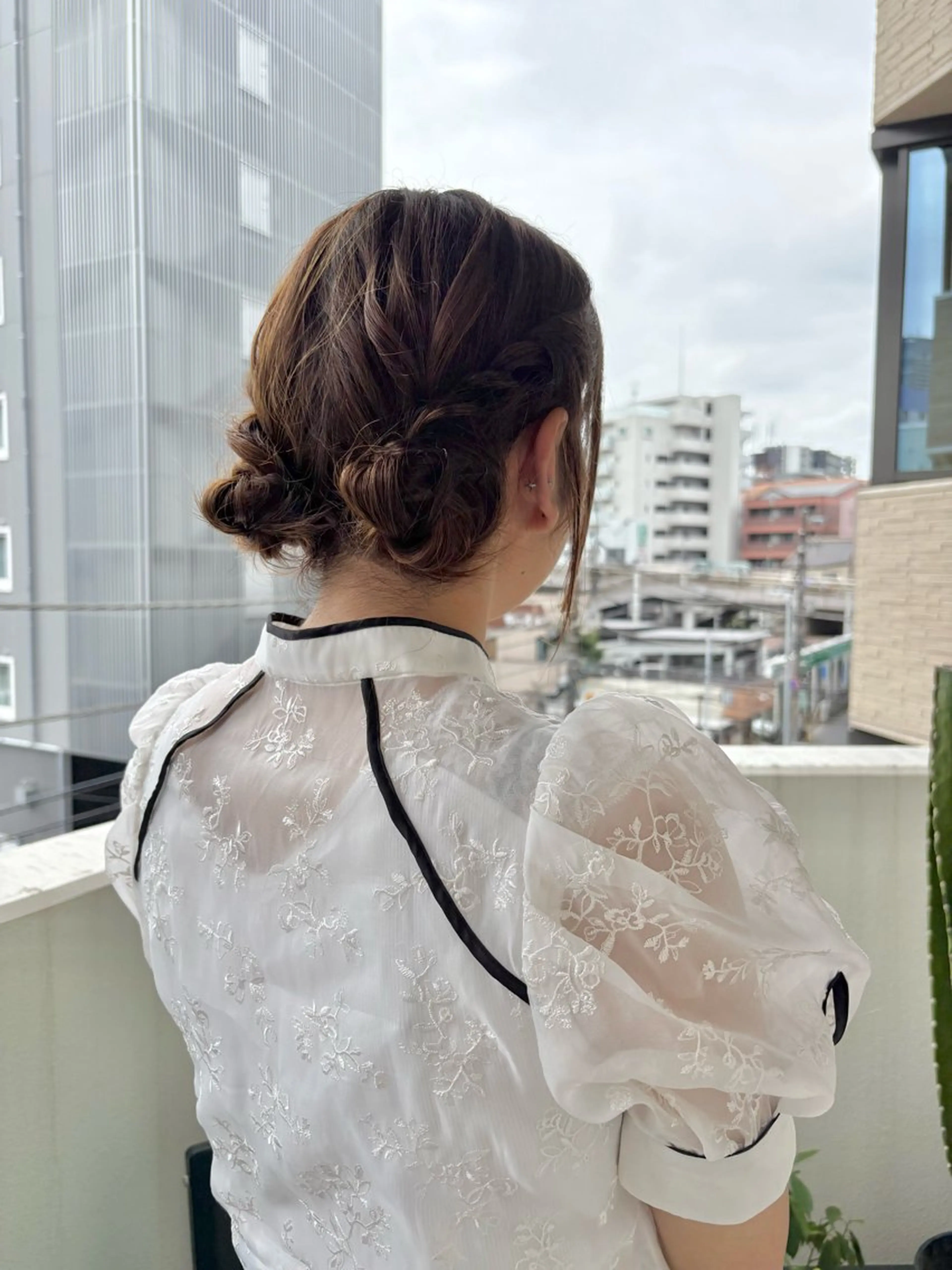セミロング お団子ヘア 向山 月雫のヘアスタイル