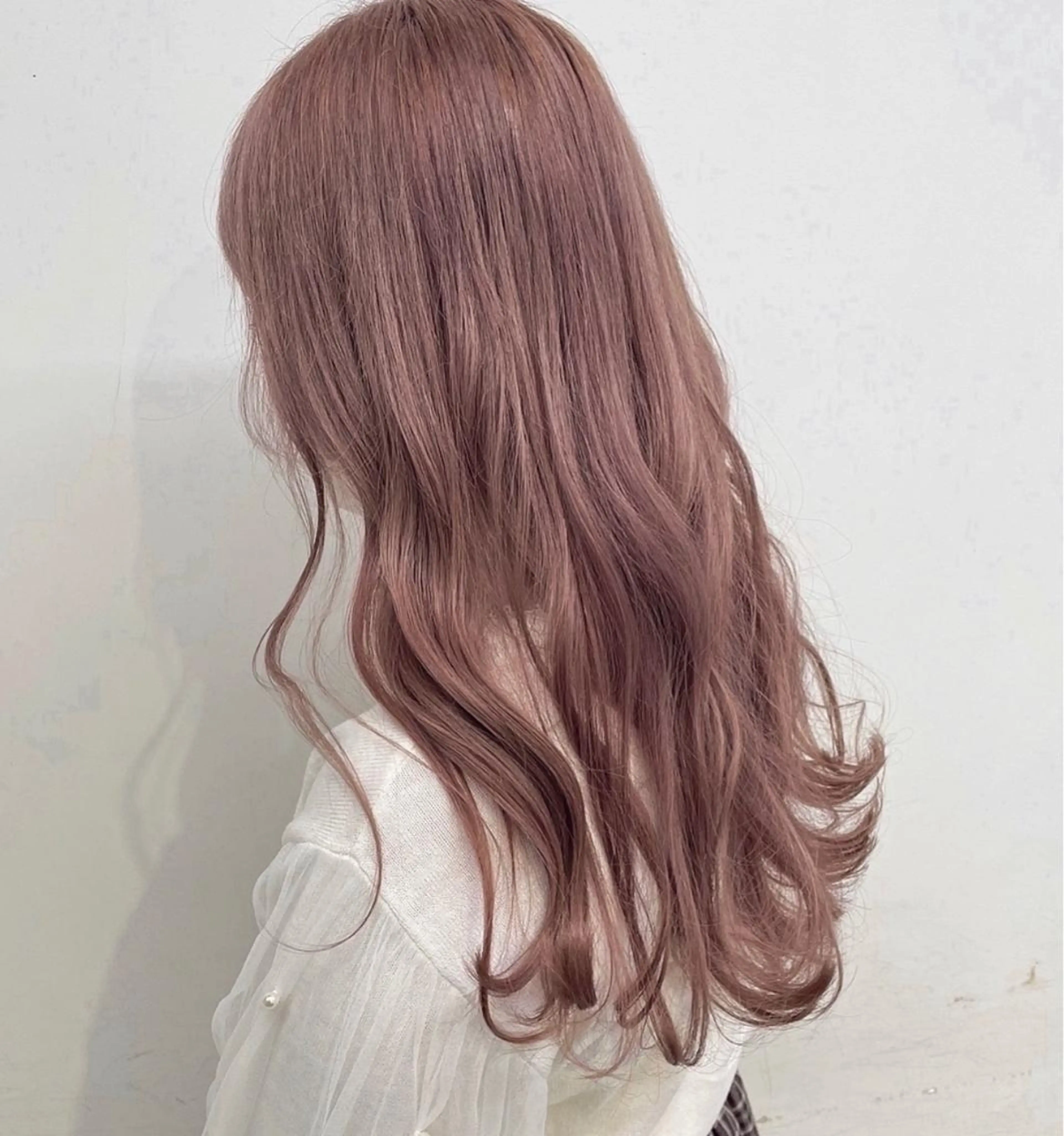 ミディアム ヘアカラー トリートメント サロウィン新宿三丁目East所属・顔周りレイヤー/新宿 /モテ艶カラー/航介のヘアスタイル