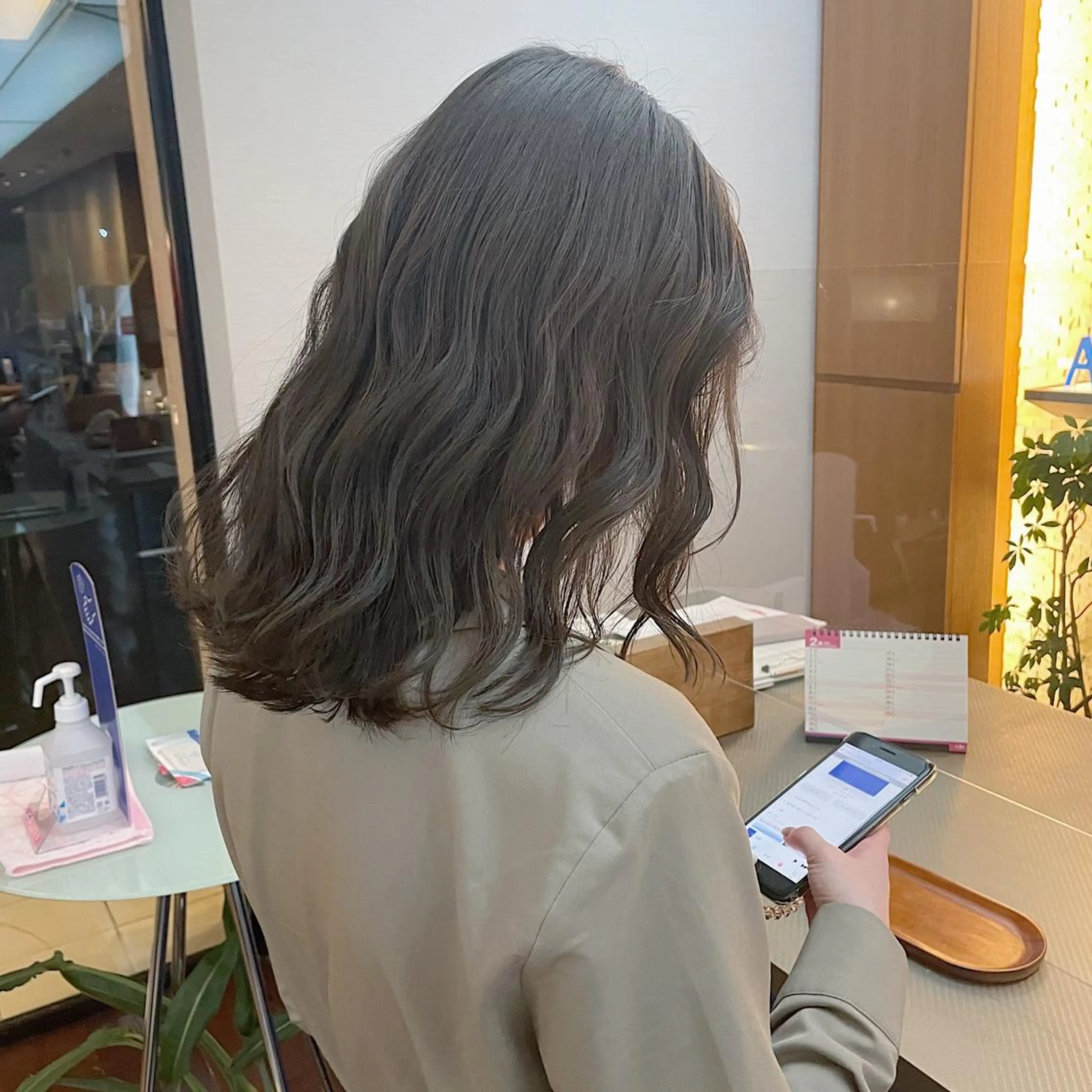 ミディアム カラー ベージュカラー ブリーチ ブリーチなしカラー パーマ/パーマ落とし 【Kouta】のヘアスタイル