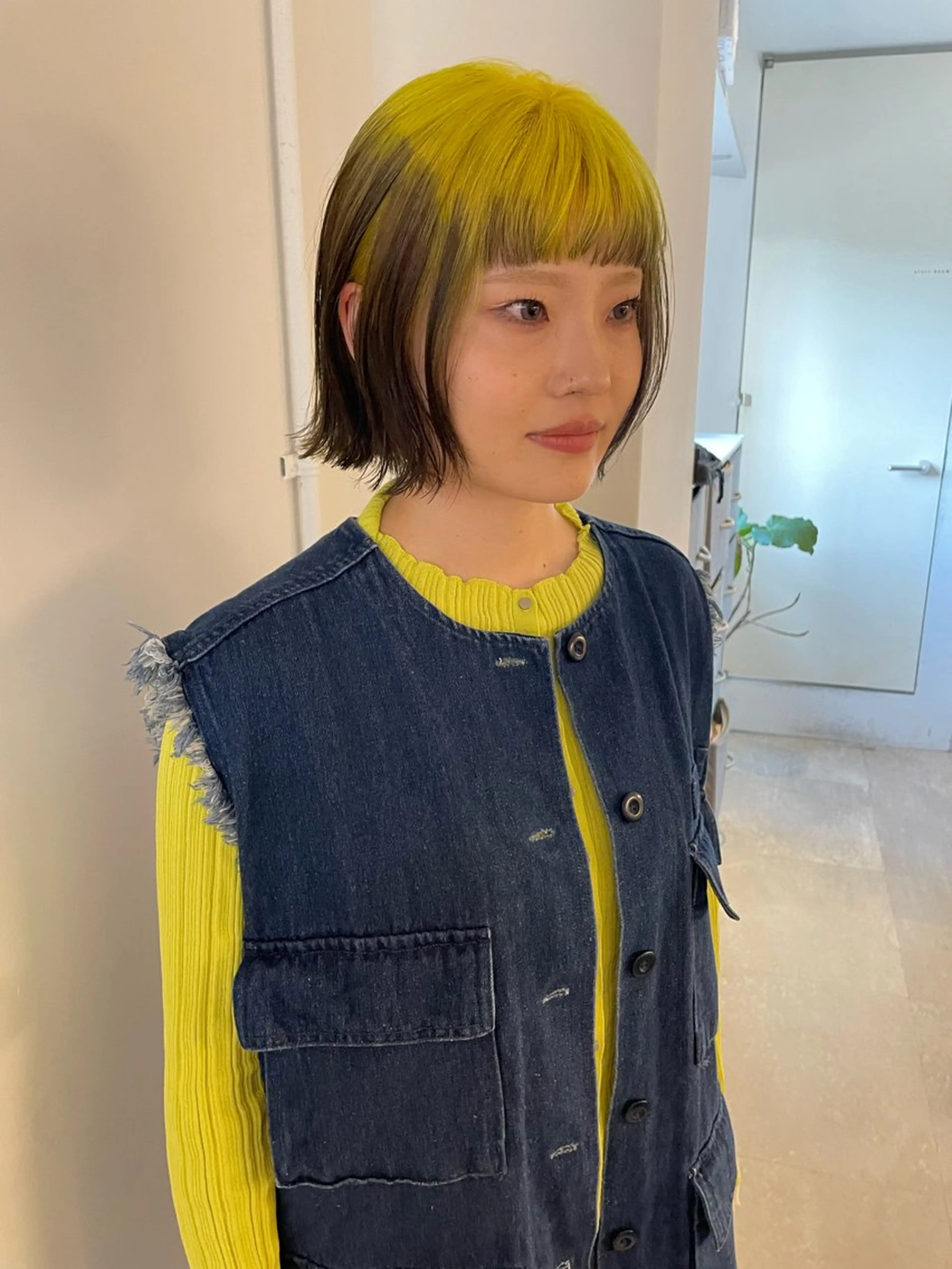 ミディアム カラー ベージュカラー ブリーチ ブラウンカラー ケアブリーチ デザインカラー ヘアカラー トリートメント MIU/ルーツカラー 顔まわりレイヤーのヘアスタイル