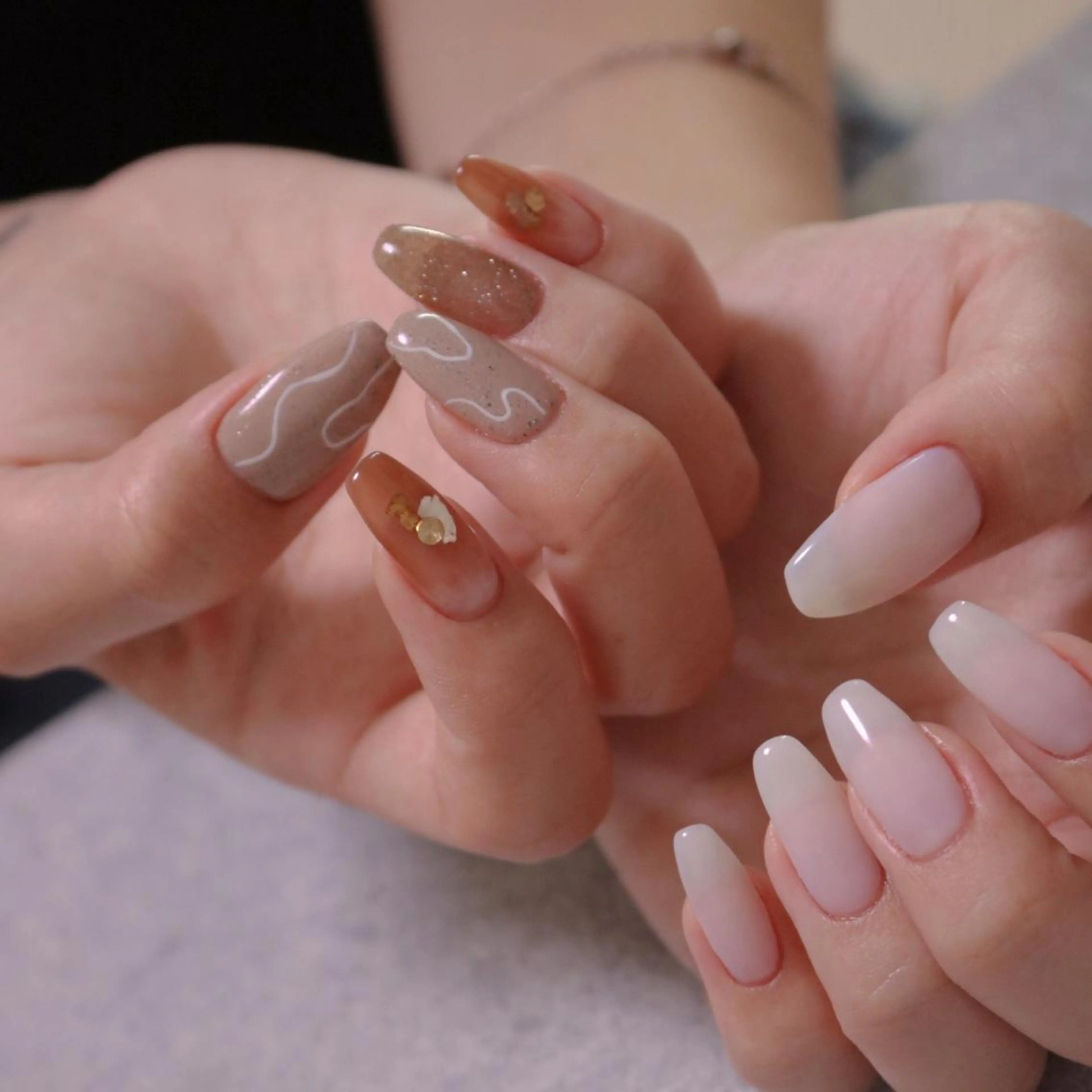 ネイル オーロラネイル カジュアル 長さ出し ジェルネイル 韓国ネイル MH Nailのネイルデザイン