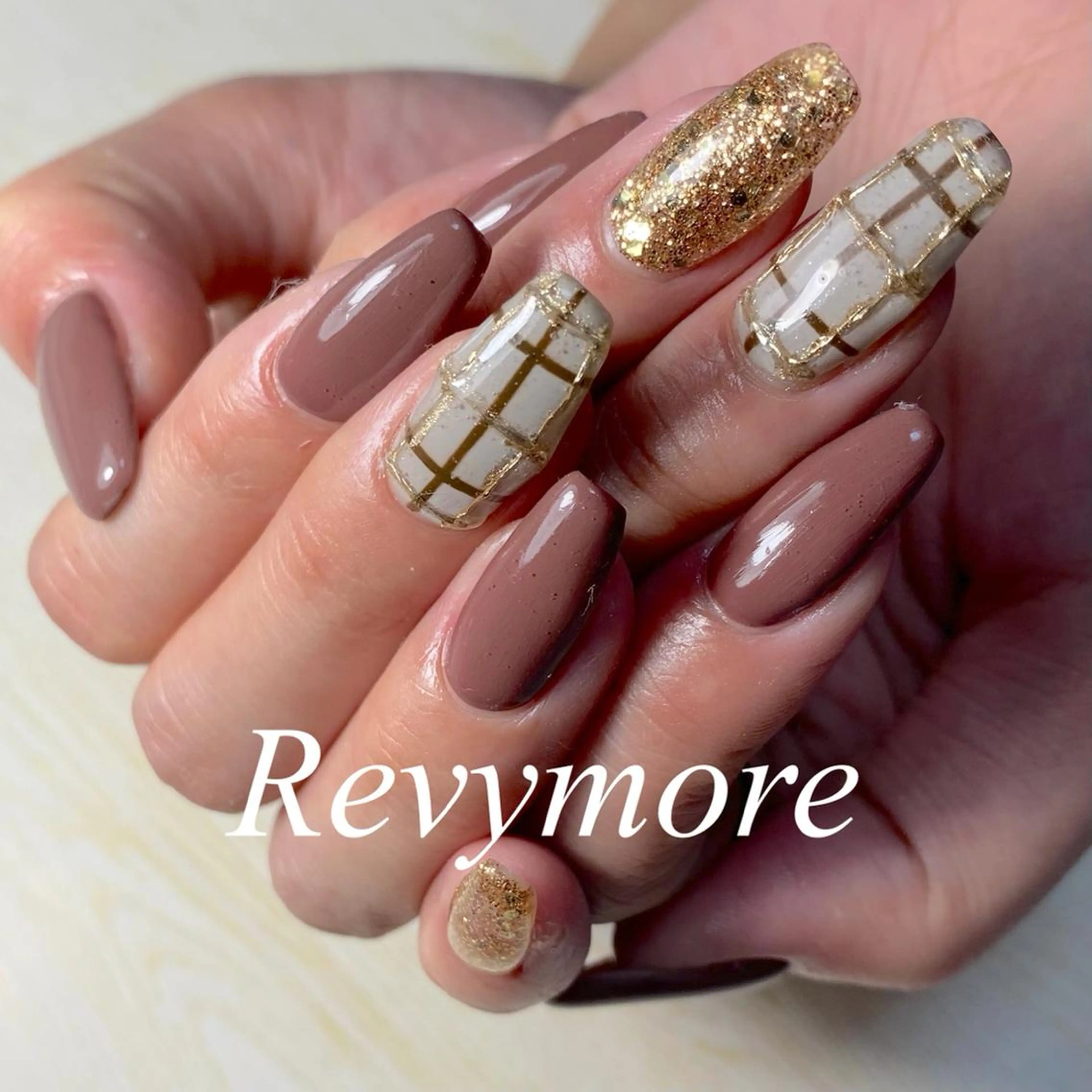 ミディアム ネイル ジェルネイル ミラーネイル ニュアンスネイル オフィスネイル シンプルネイル nail salon Revymore所属・nail salon Revymoreのネイルデザイン