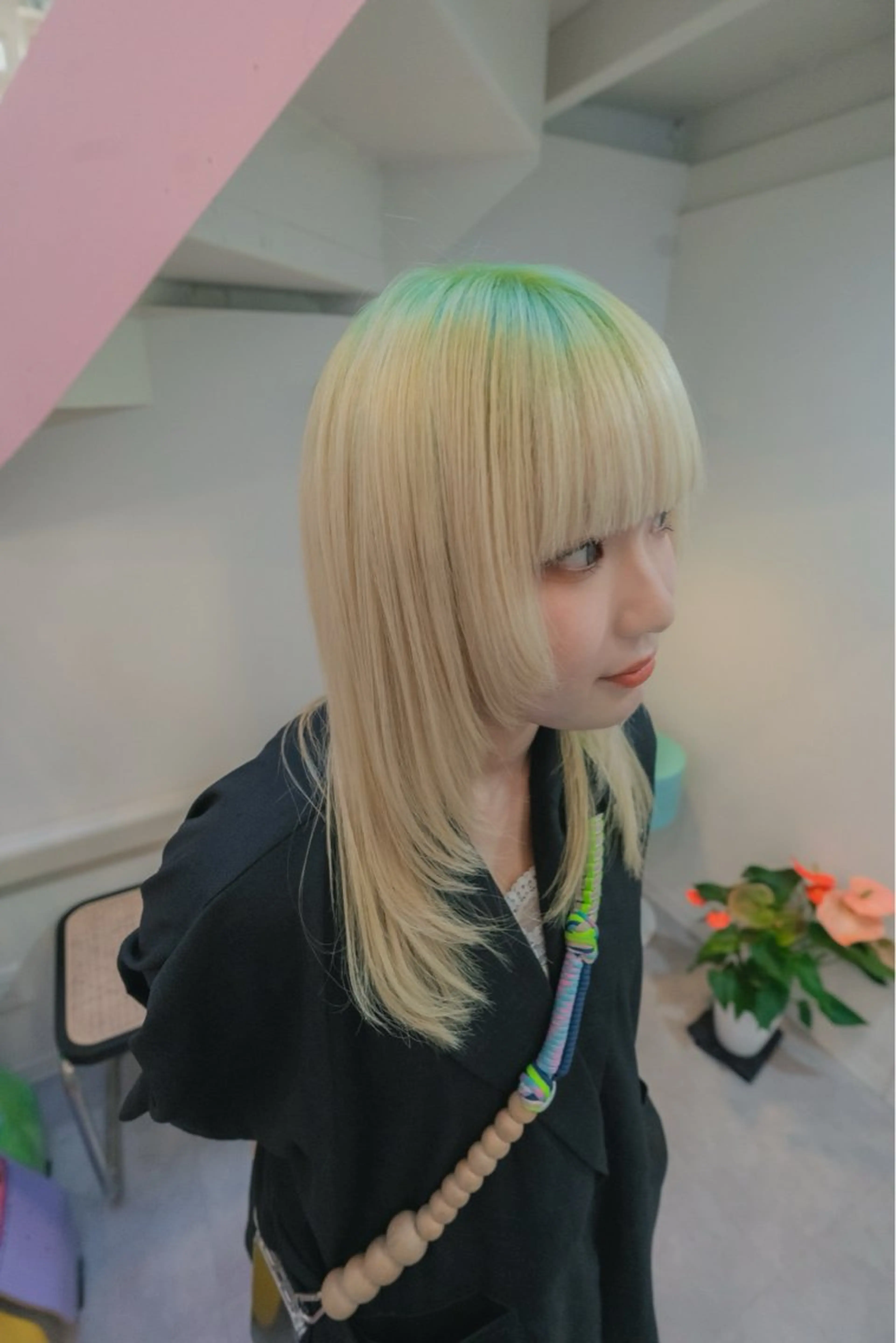 セミロング カラー ブロンド kyon.hair 韓国カットカラーのヘアスタイル