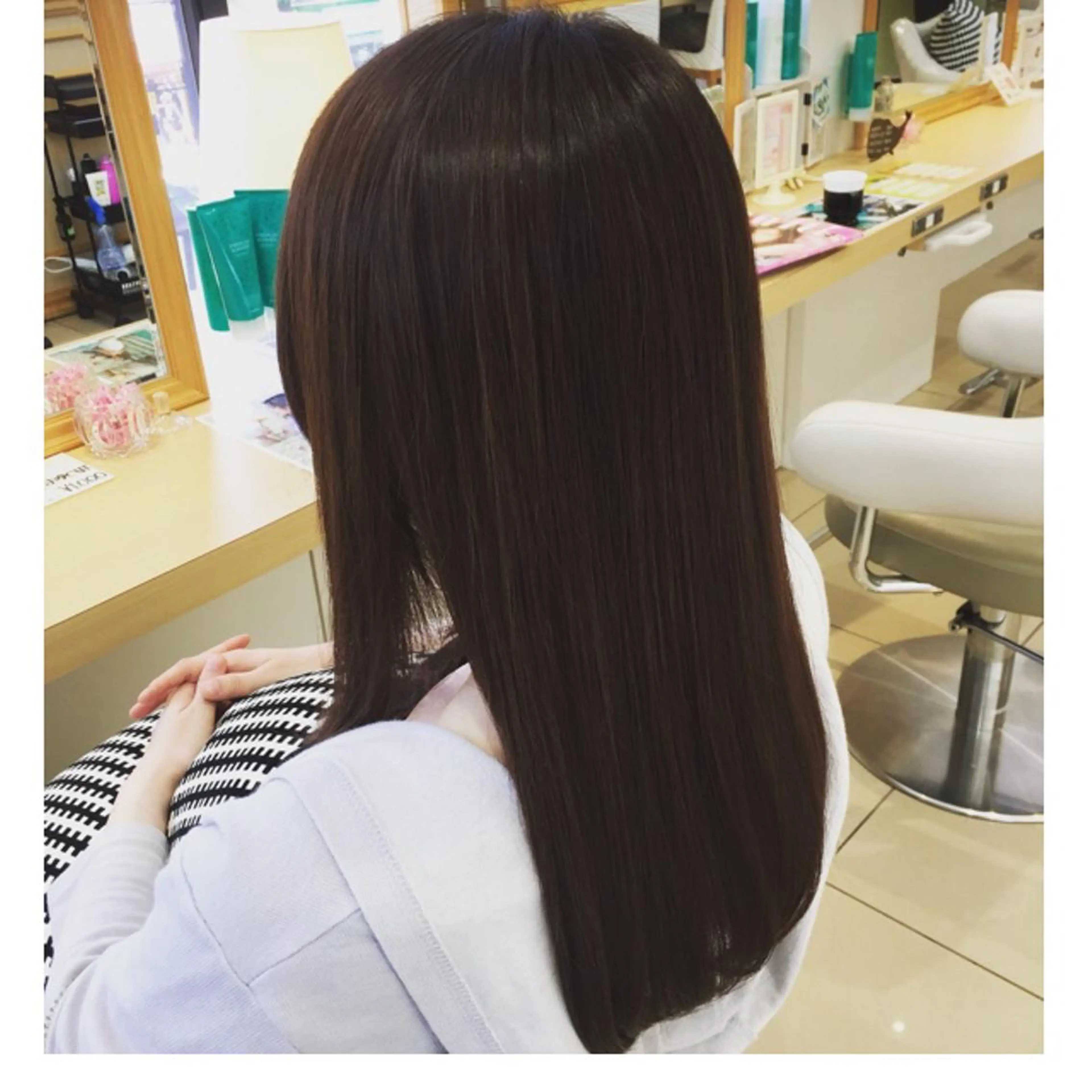 セミロング カラー 髪質改善/透感カラー 山下輝人のヘアスタイル