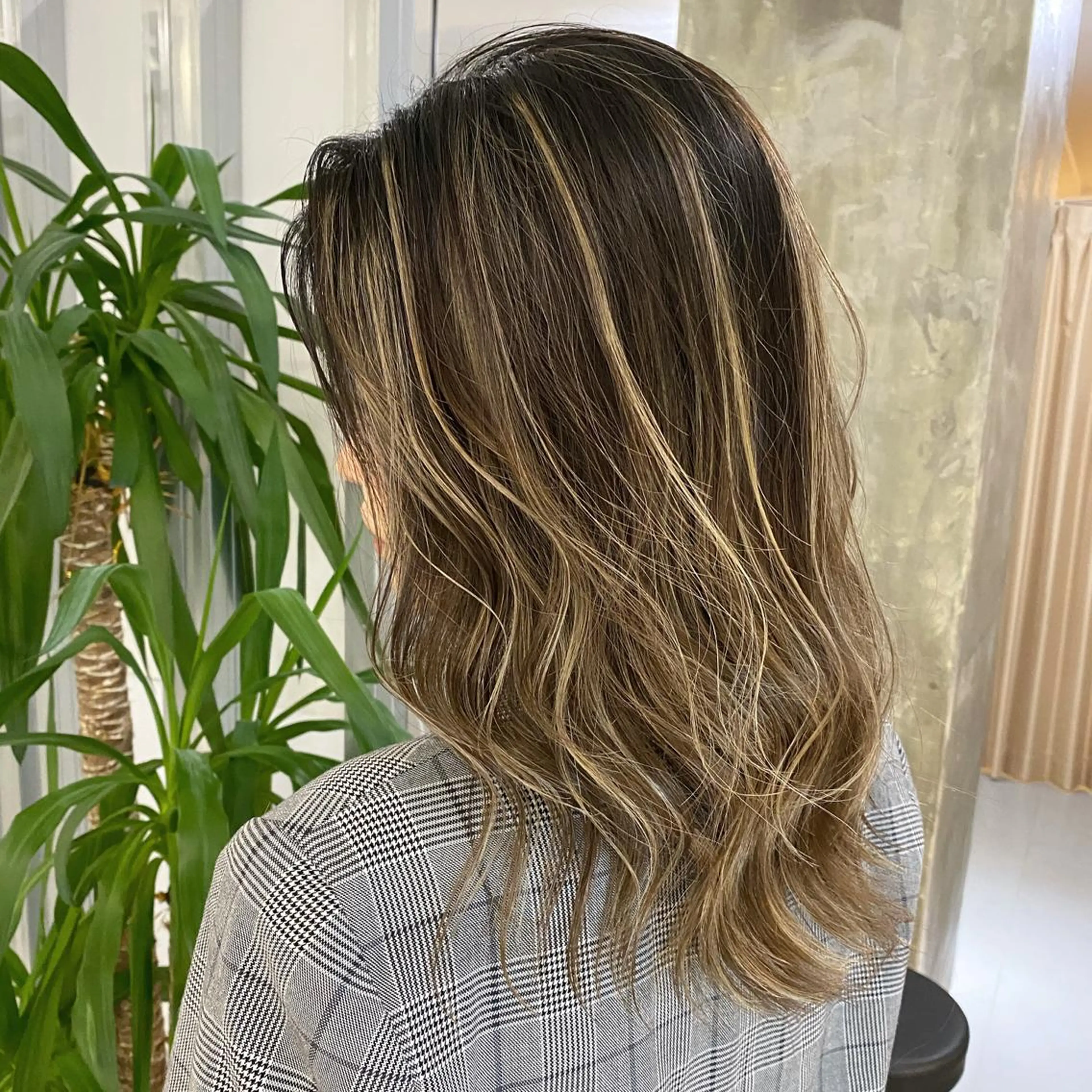 ミディアム ハイライト レイヤーカット/ 髪質改善/ハイライトのヘアスタイル