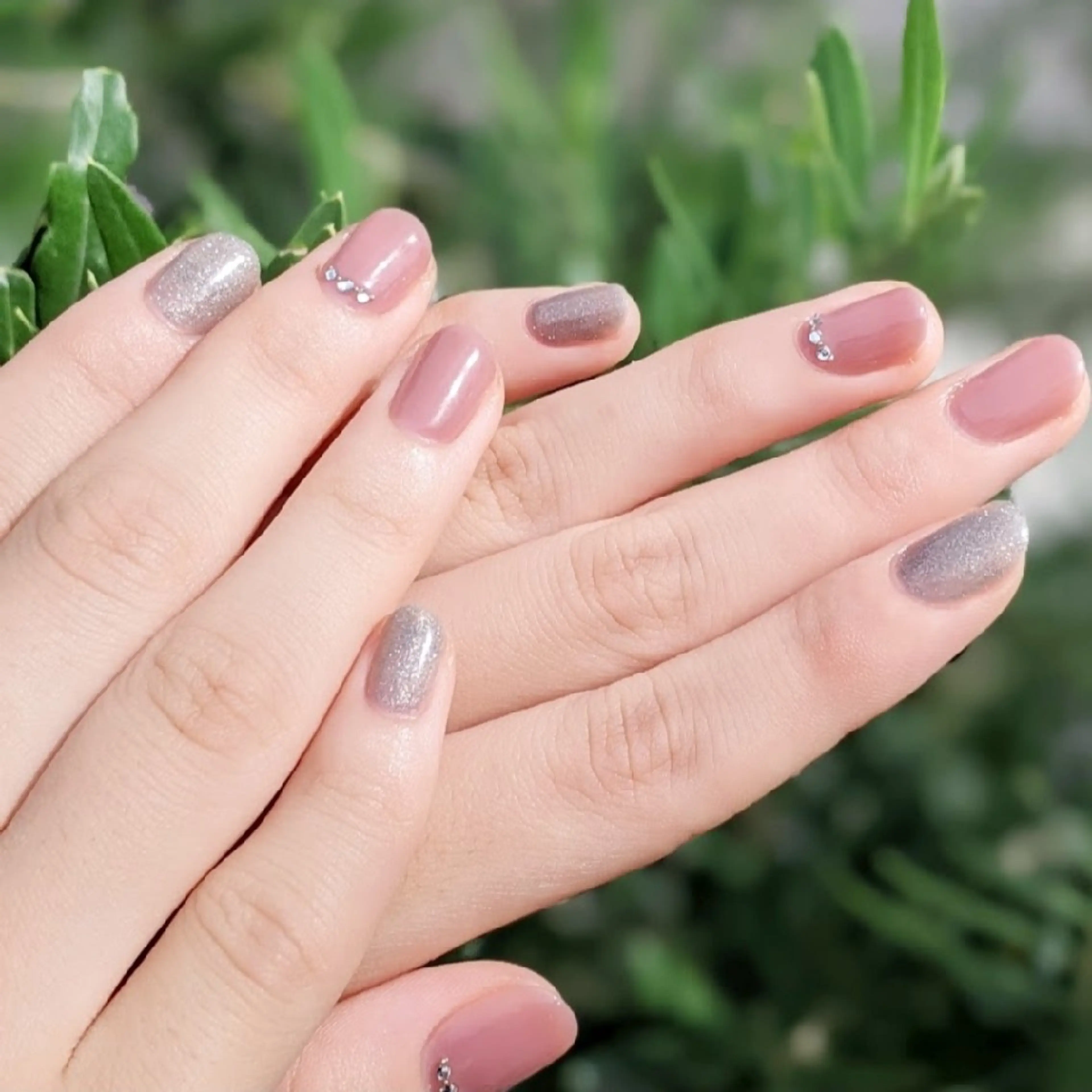 ネイル ラメ(グリッター) オフィスネイル ピンク シルバー 斎藤 Ri-na-il長浜のネイルデザイン