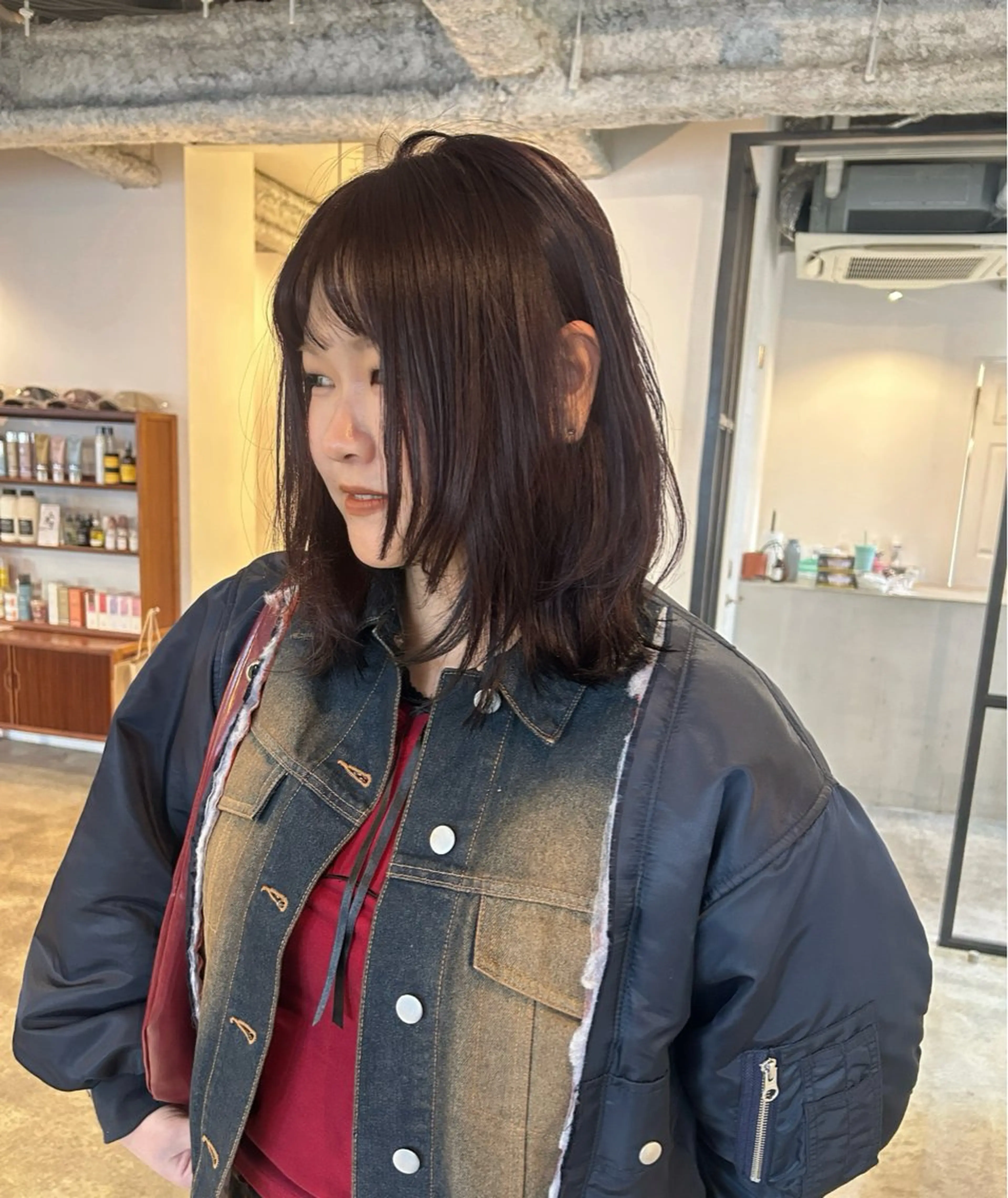 ミディアム カラー ヘアアレンジ ボルドーカラー レイヤーカット ヘアカラー 🎀suzuna 透明感colorのヘアスタイル
