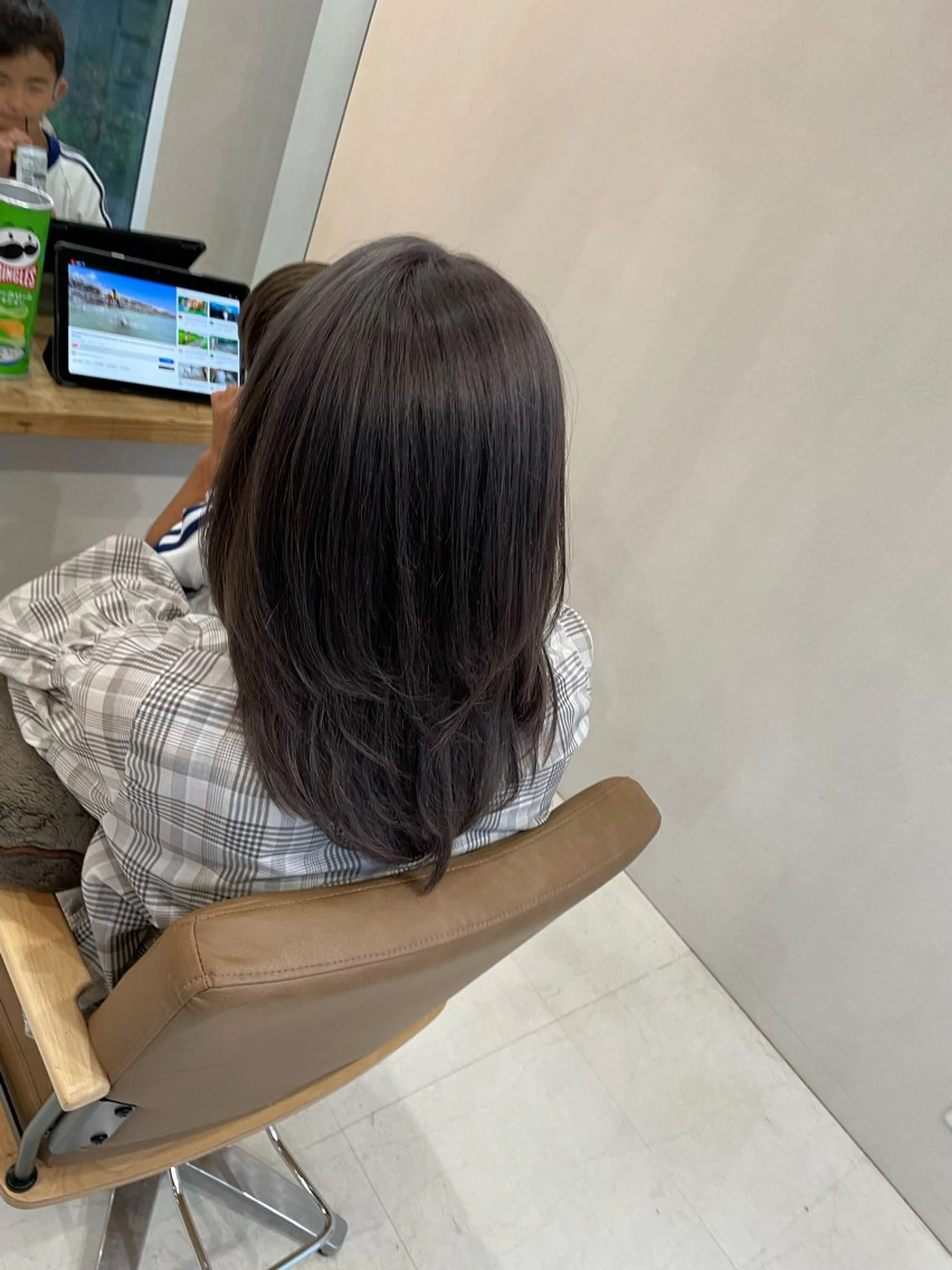 セミロング ヘアカラー 鈴木 妃帆未のヘアスタイル