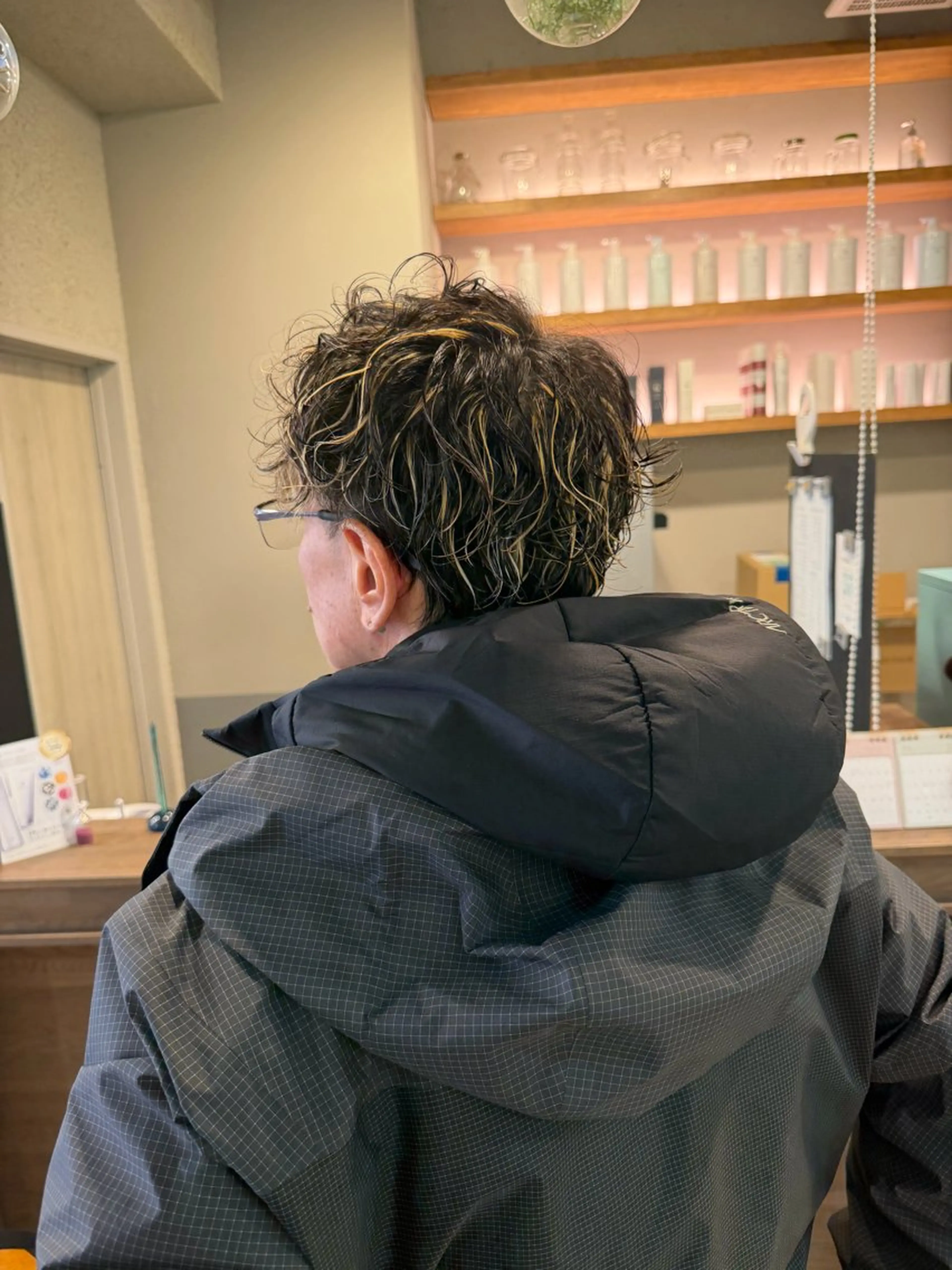 ショート パーマ メンズ メンズハイライト メンズパーマ ハイライト カット パーマ きむら なみか🪐のヘアスタイル