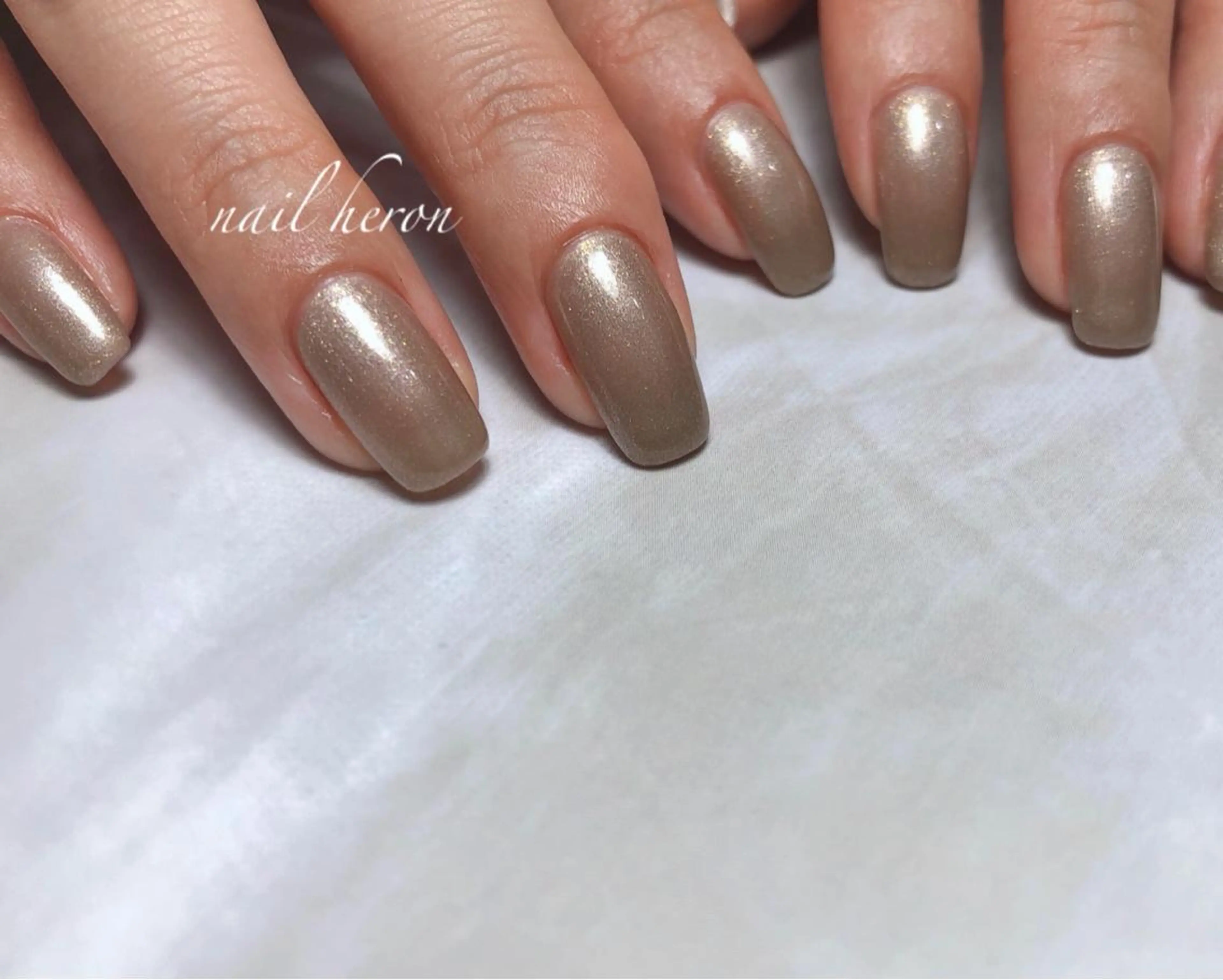 ネイル ゴールド ハンドネイル saki_ nail heronのネイルデザイン