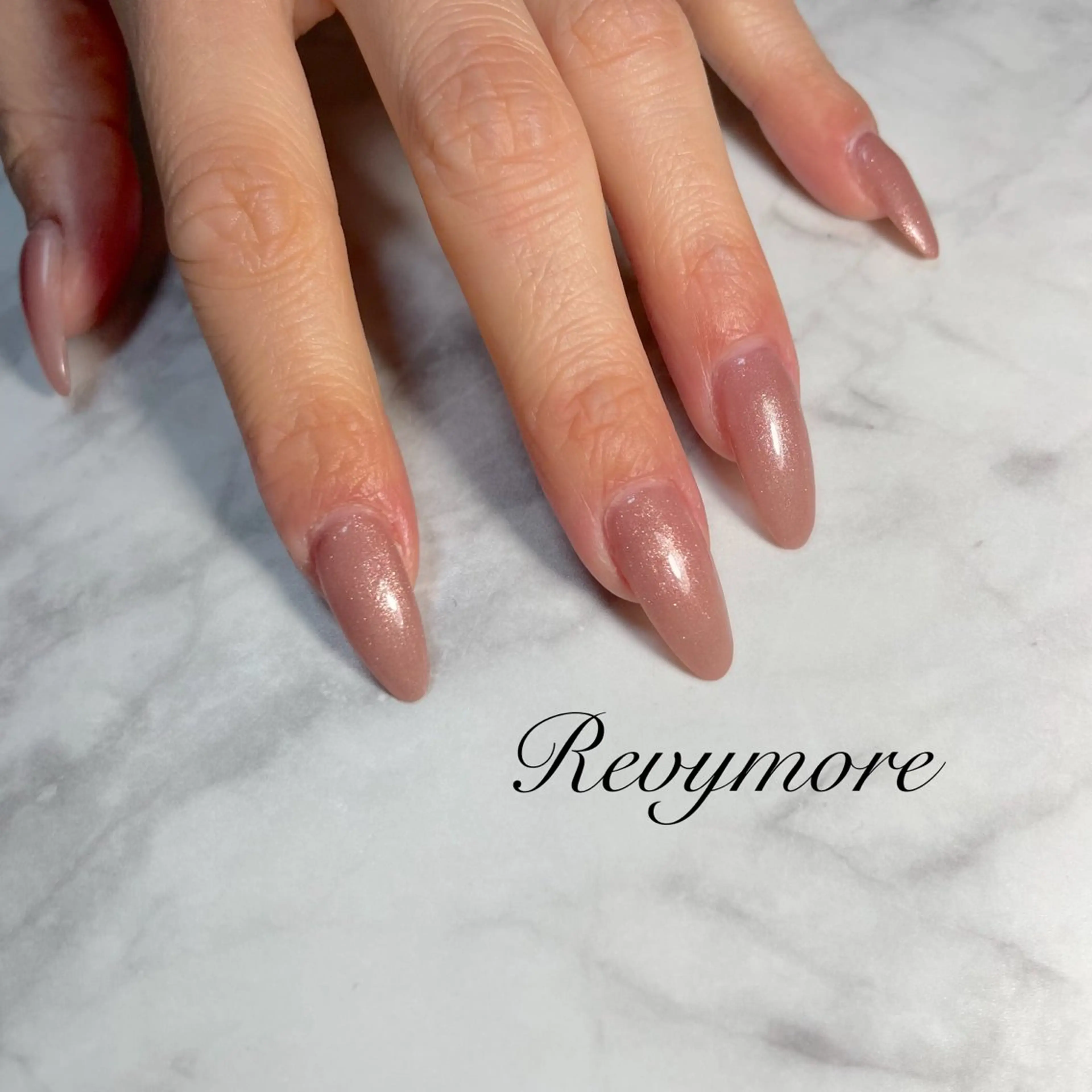 ネイル ジェルネイル 韓国ネイル ラメ(グリッター) ニュアンスネイル オフィスネイル nail salon Revymoreのネイルデザイン