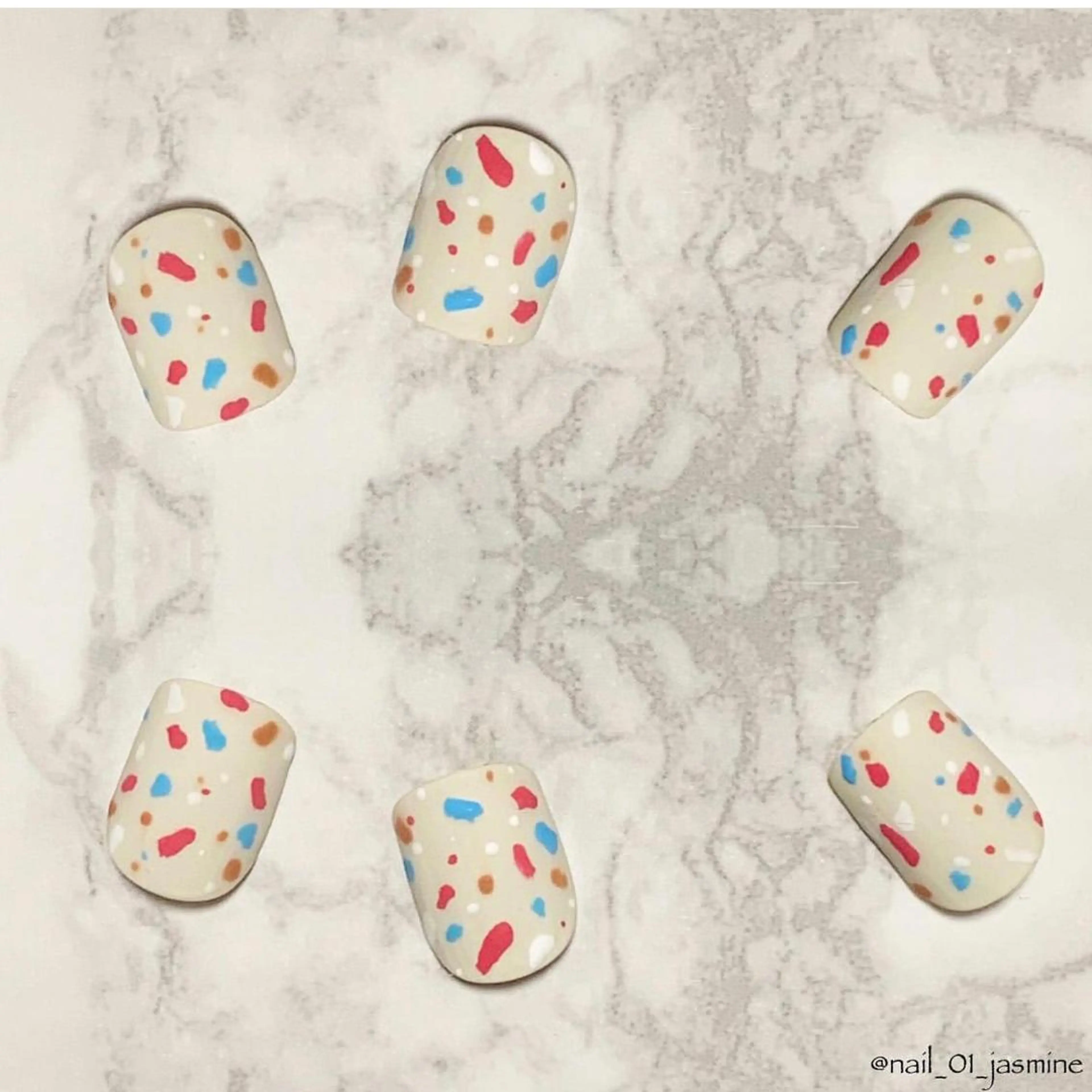 ネイル ハンドネイル フットネイル パーツたくさん🍓 SUMIのネイルデザイン