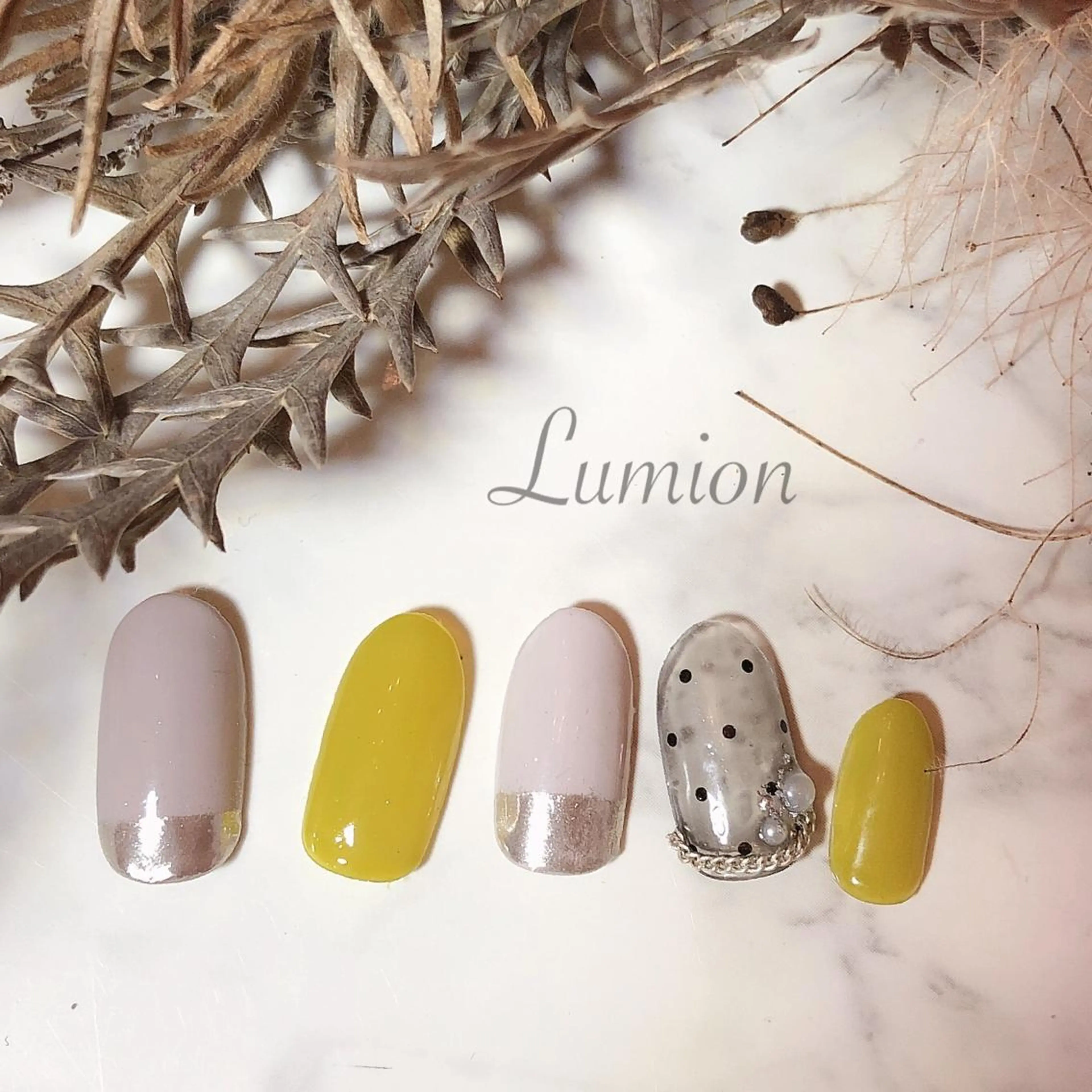 ネイル ドット 春ネイル 黄色 ハンドネイル nailroom Lumionのネイルデザイン
