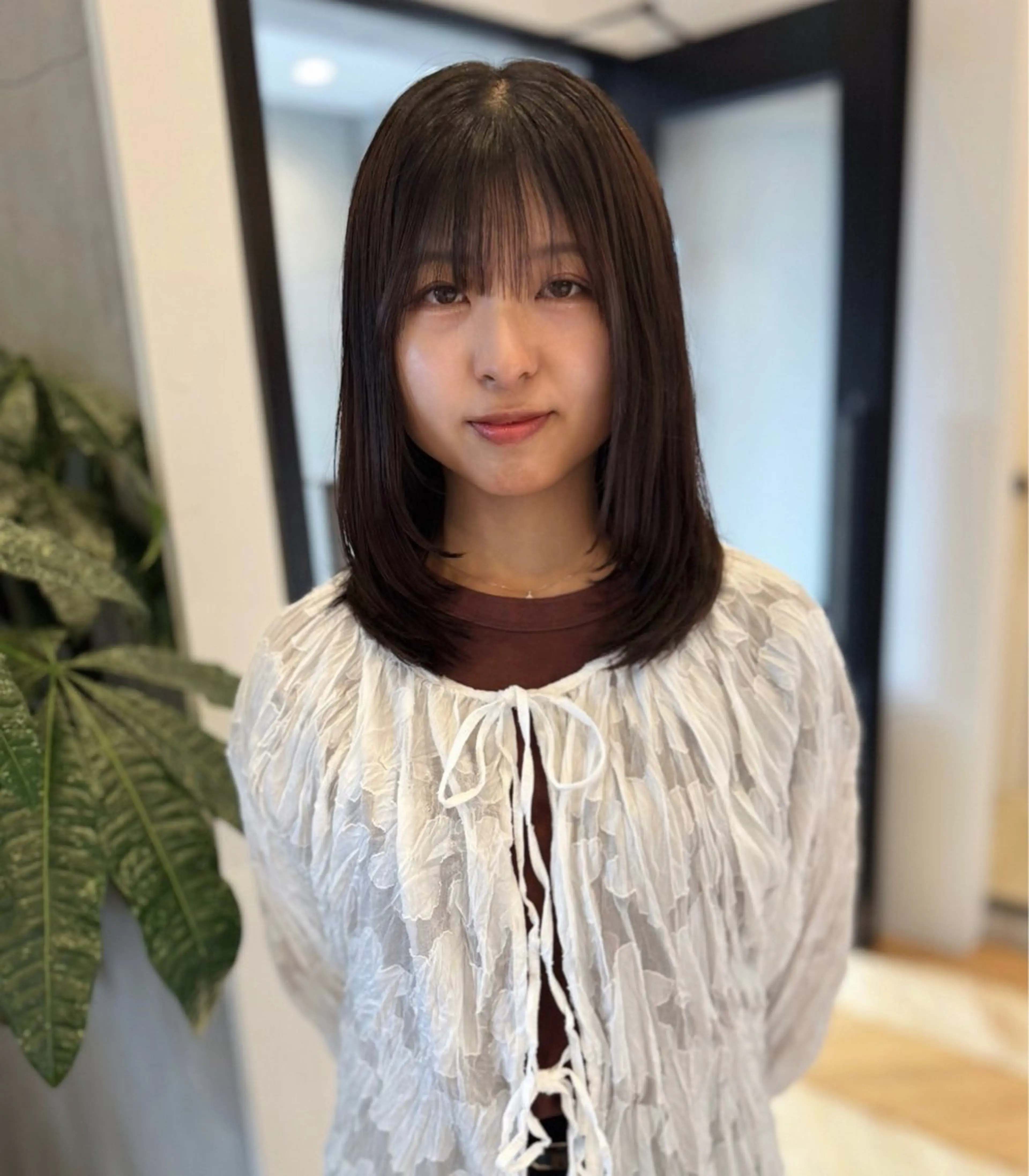 ミディアム ベージュカラー/長岡 レイヤーカット/コウのヘアスタイル