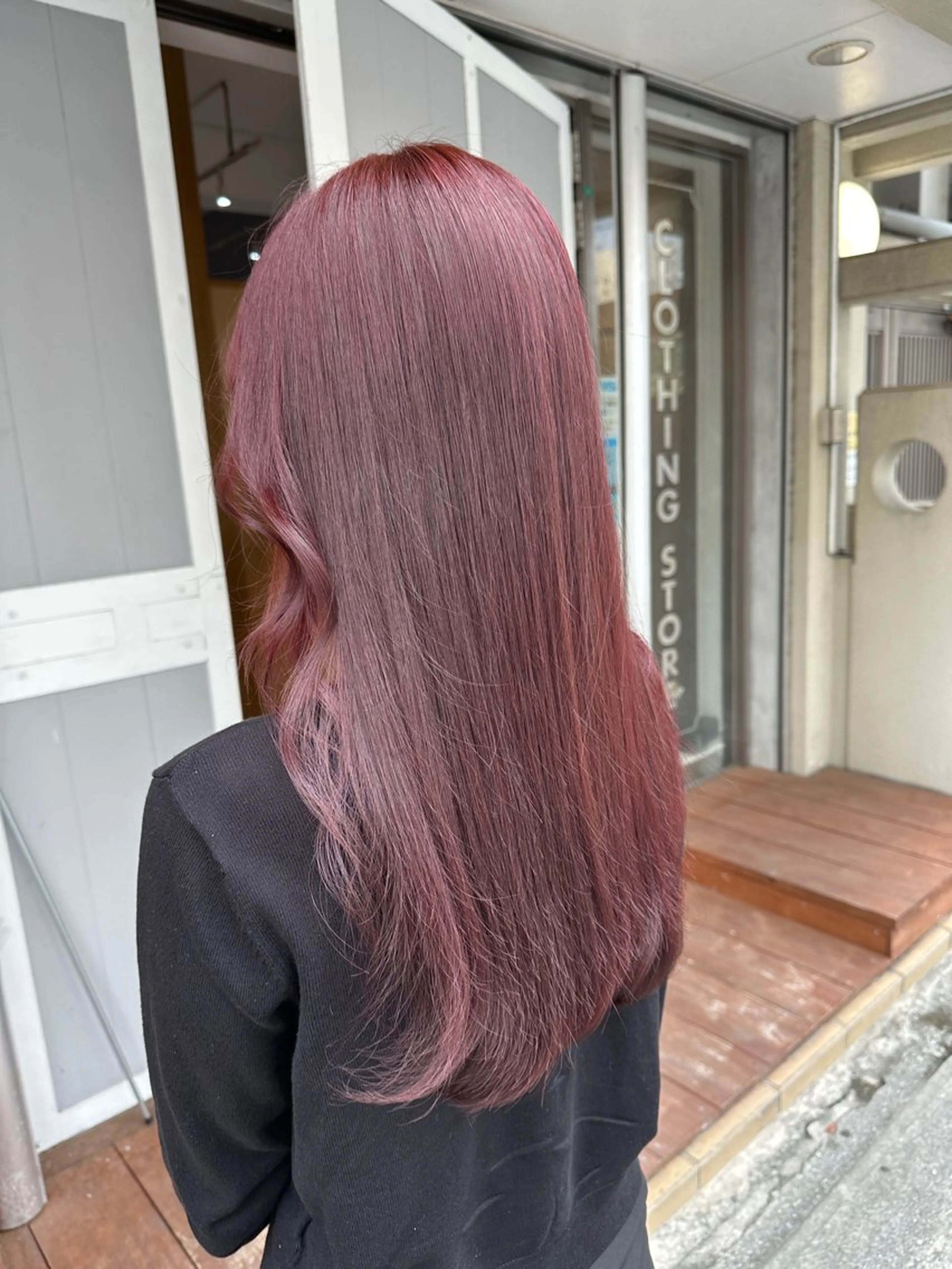 ミディアム miloc MOMOKAのヘアスタイル