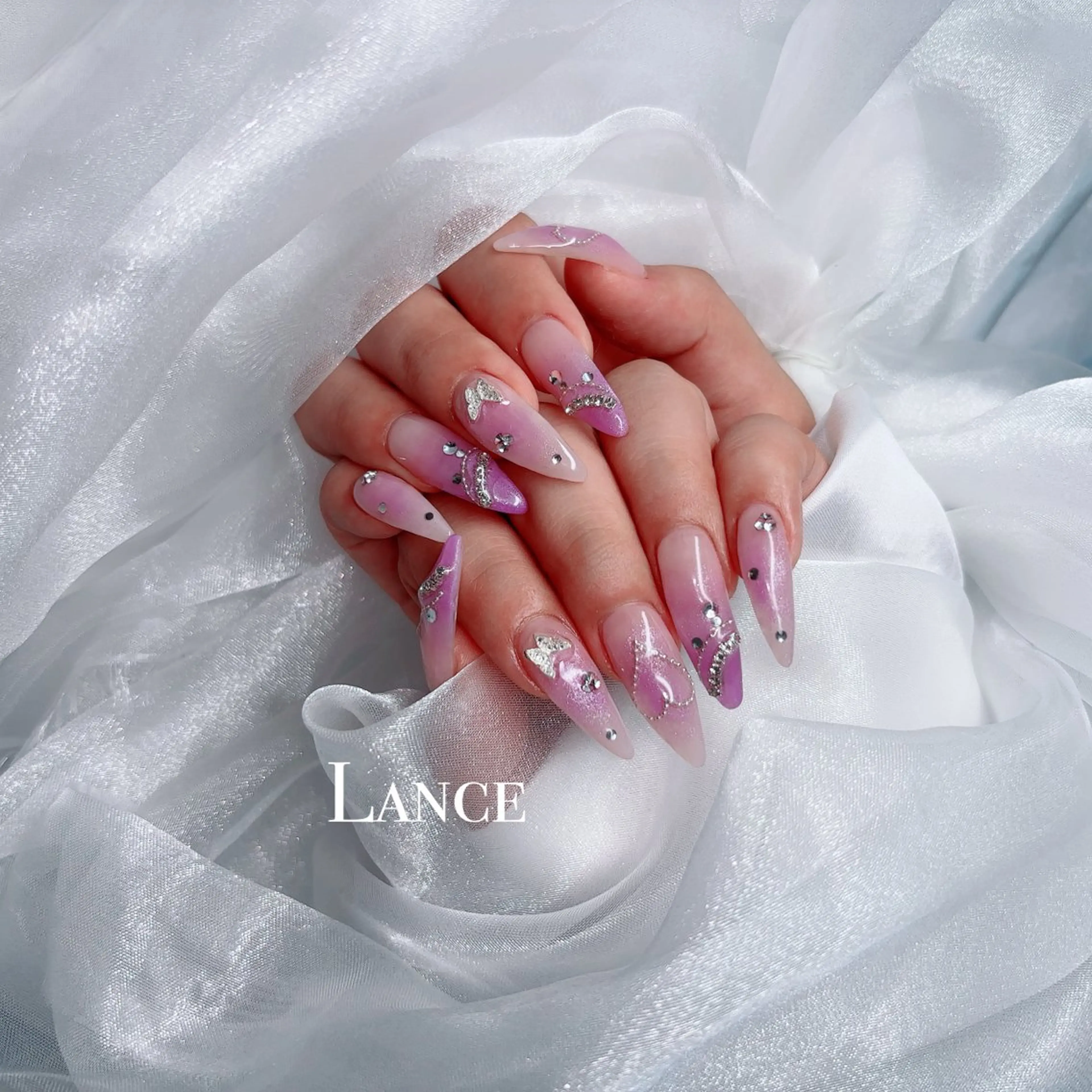 ネイル オーロラネイル フットネイル 氷ネイル・うるうるネイル キラキラネイル 韓国ネイル Lance nailのネイルデザイン