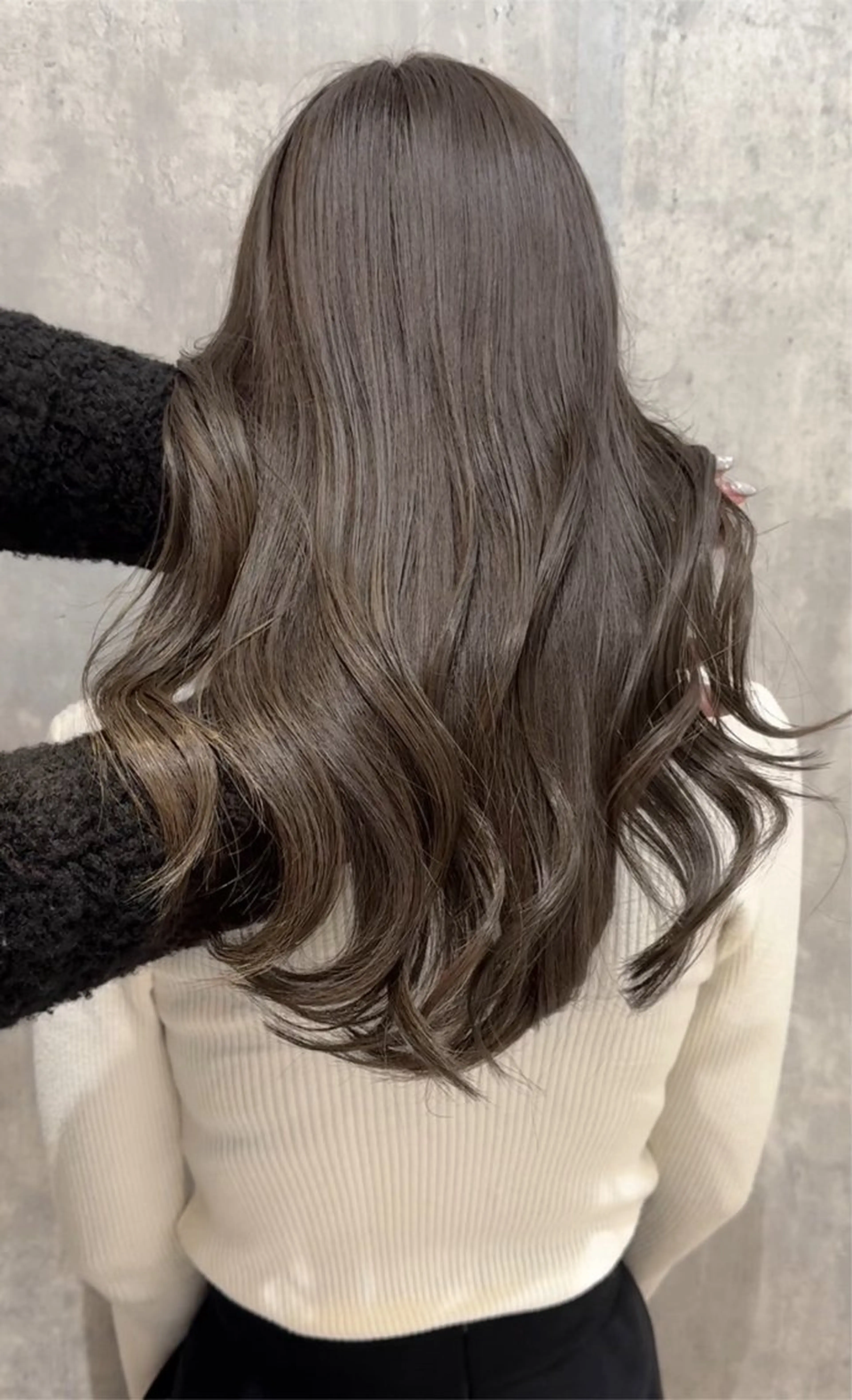 セミロング カラー ベージュカラー ブリーチ 透明感カラー ブリーチなしカラー オリーブベージュ ヘアカラー 垢抜け似合わせカラー /梅田 /ayanaのヘアスタイル