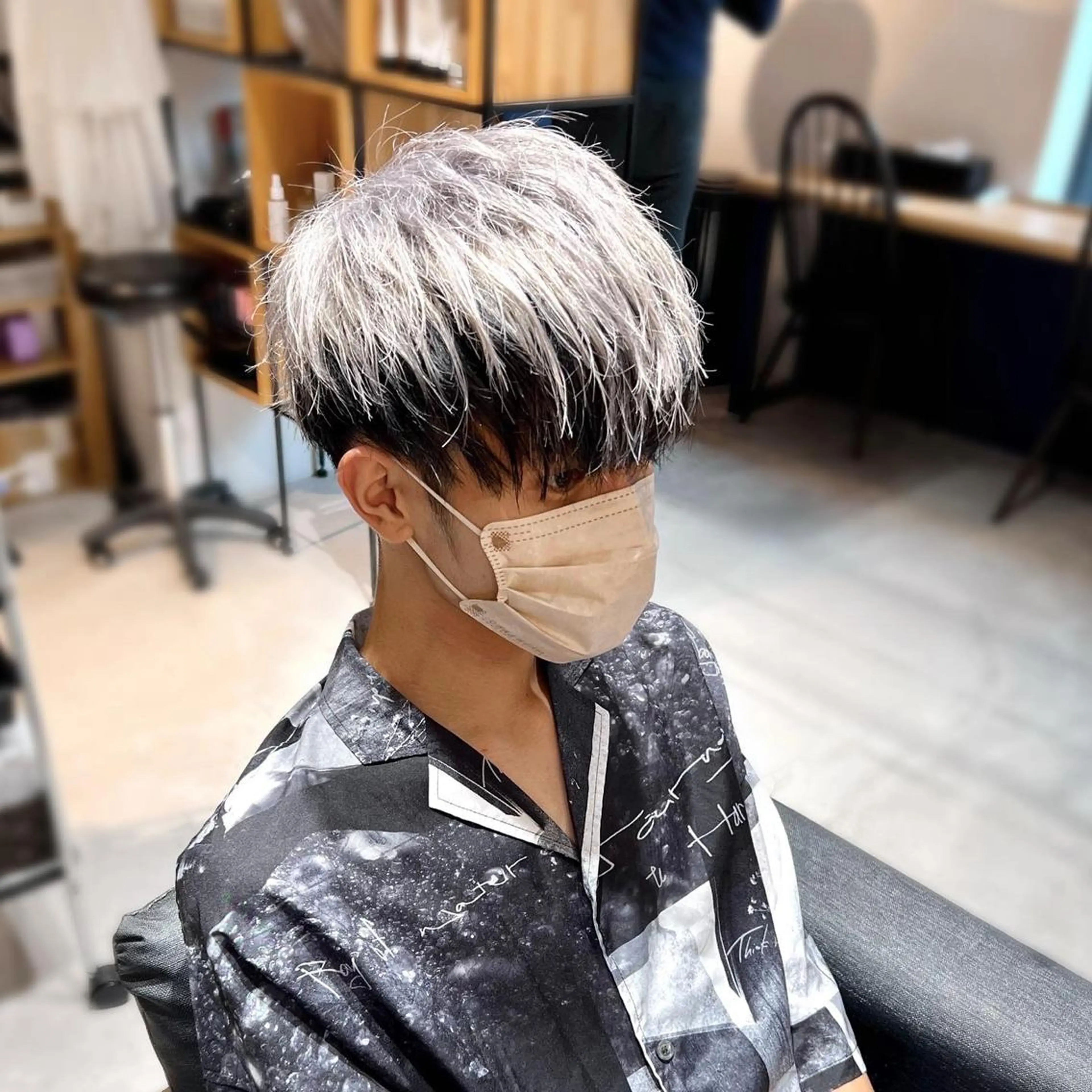 カラー メンズ アッシュ シルバー シルバーアッシュ カット ヘアカラー トリートメント メンズ専門　井藤 雅也のヘアスタイル