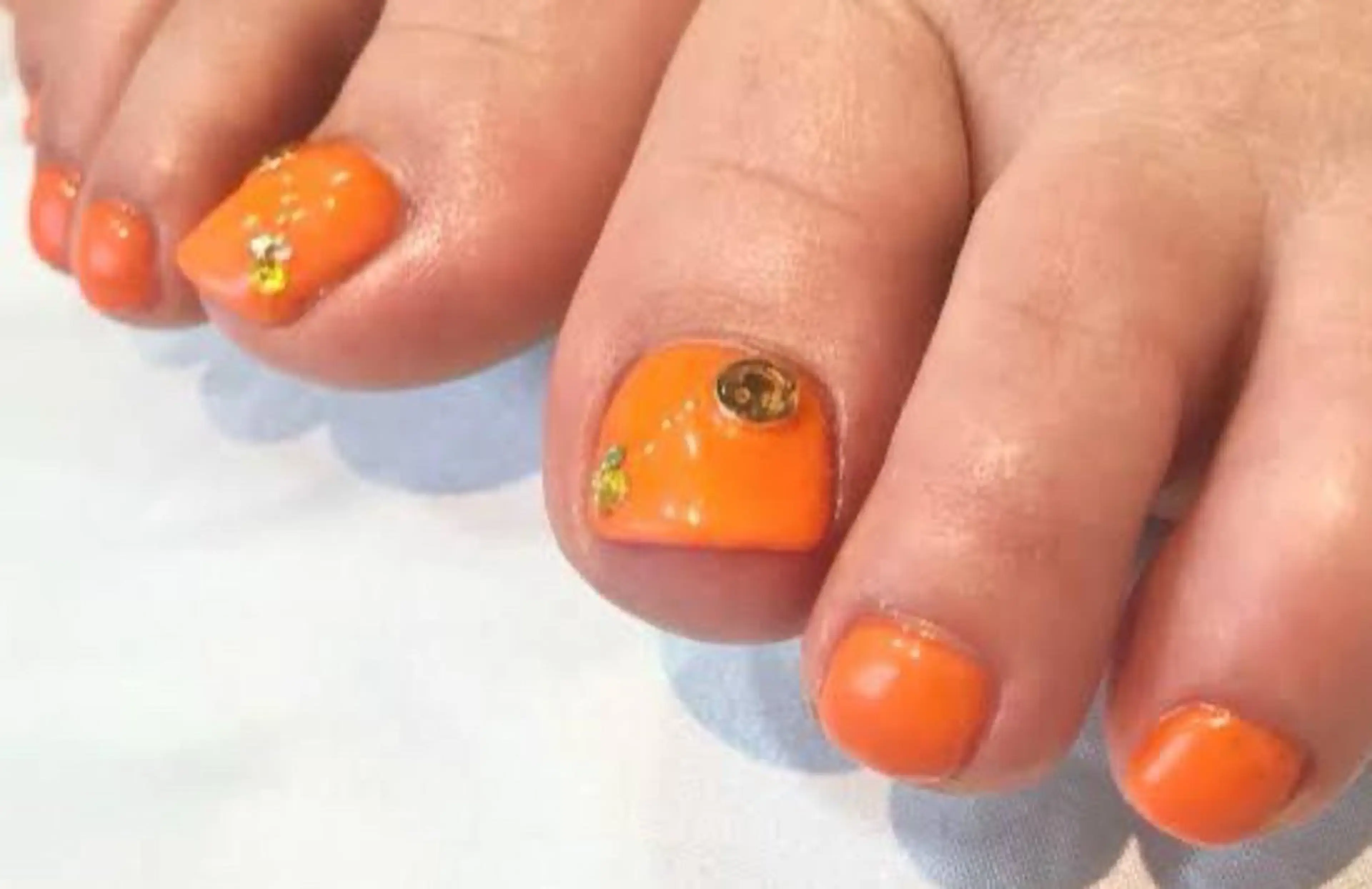 ネイル フットネイル ジェルネイル ワンカラーネイル YOKOSUKA🧸 NAIL🌿🫧💛のネイルデザイン