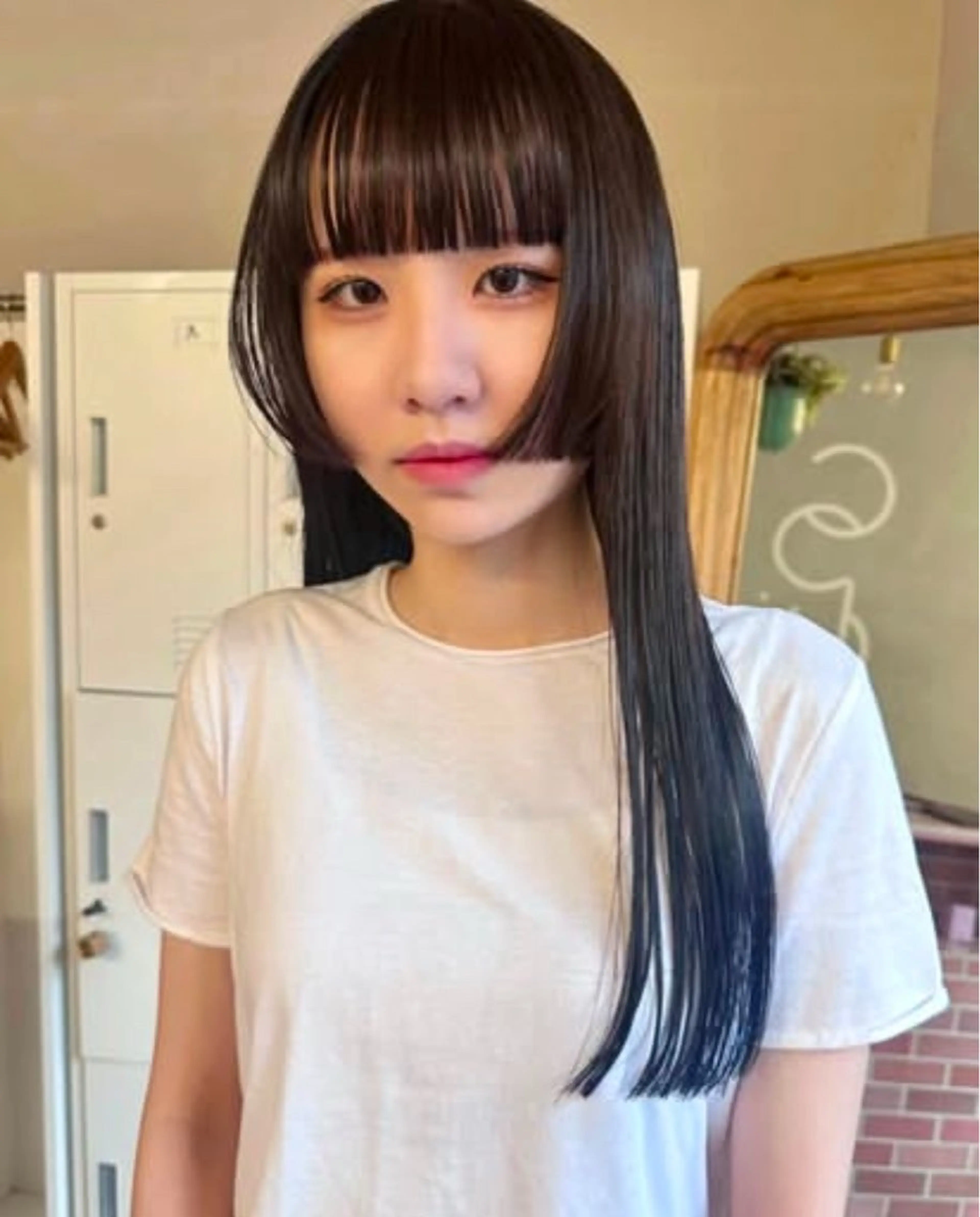 ロング カラー 黒髪 ブルーカラー ブルーブラック 姫カット ハイトーン縮毛/縮毛 なーな🎀🤍のヘアスタイル