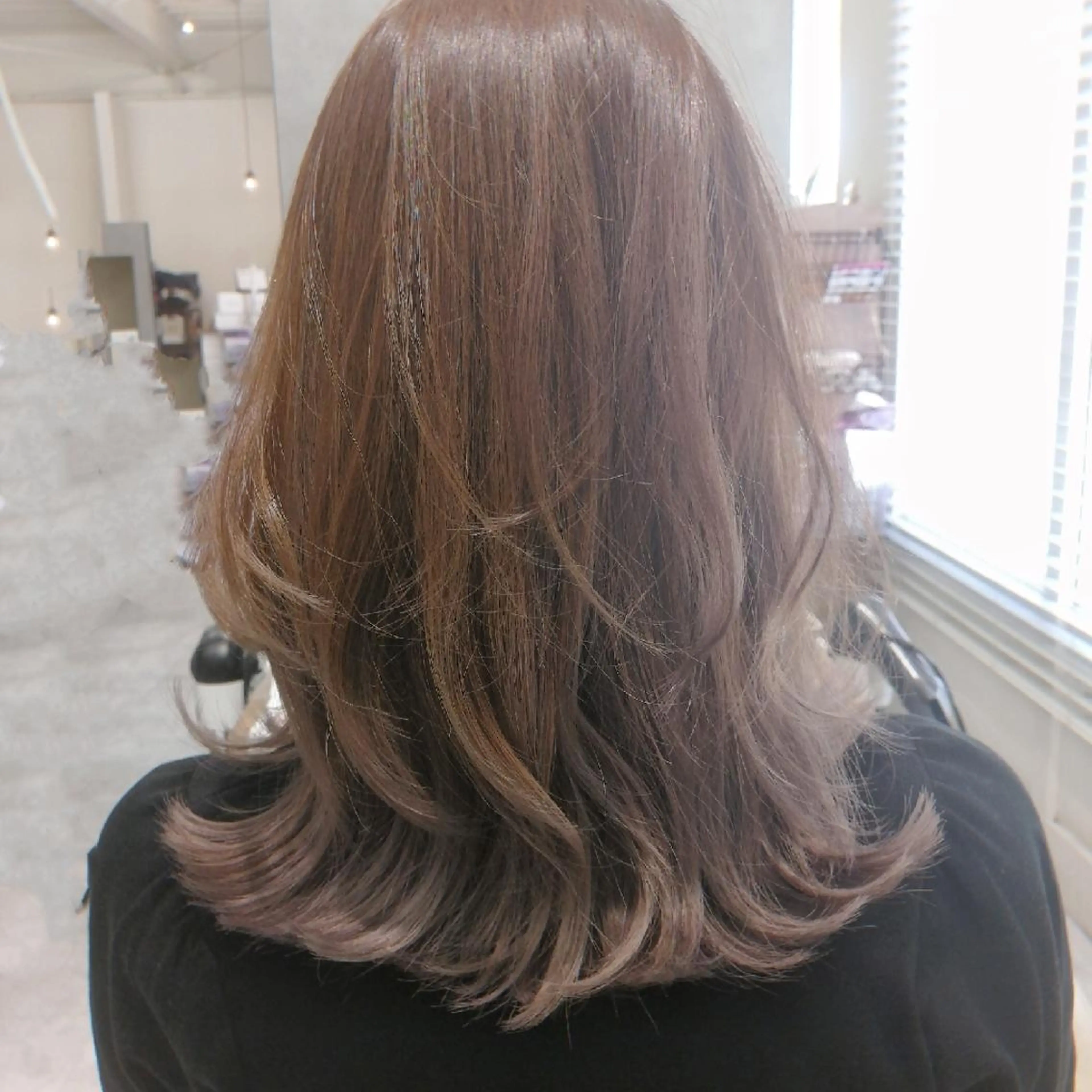 ミディアム カラー ベージュカラー ミルクティーベージュ くびれヘア 韓国風ヘア くびれレイヤー hase _のヘアスタイル