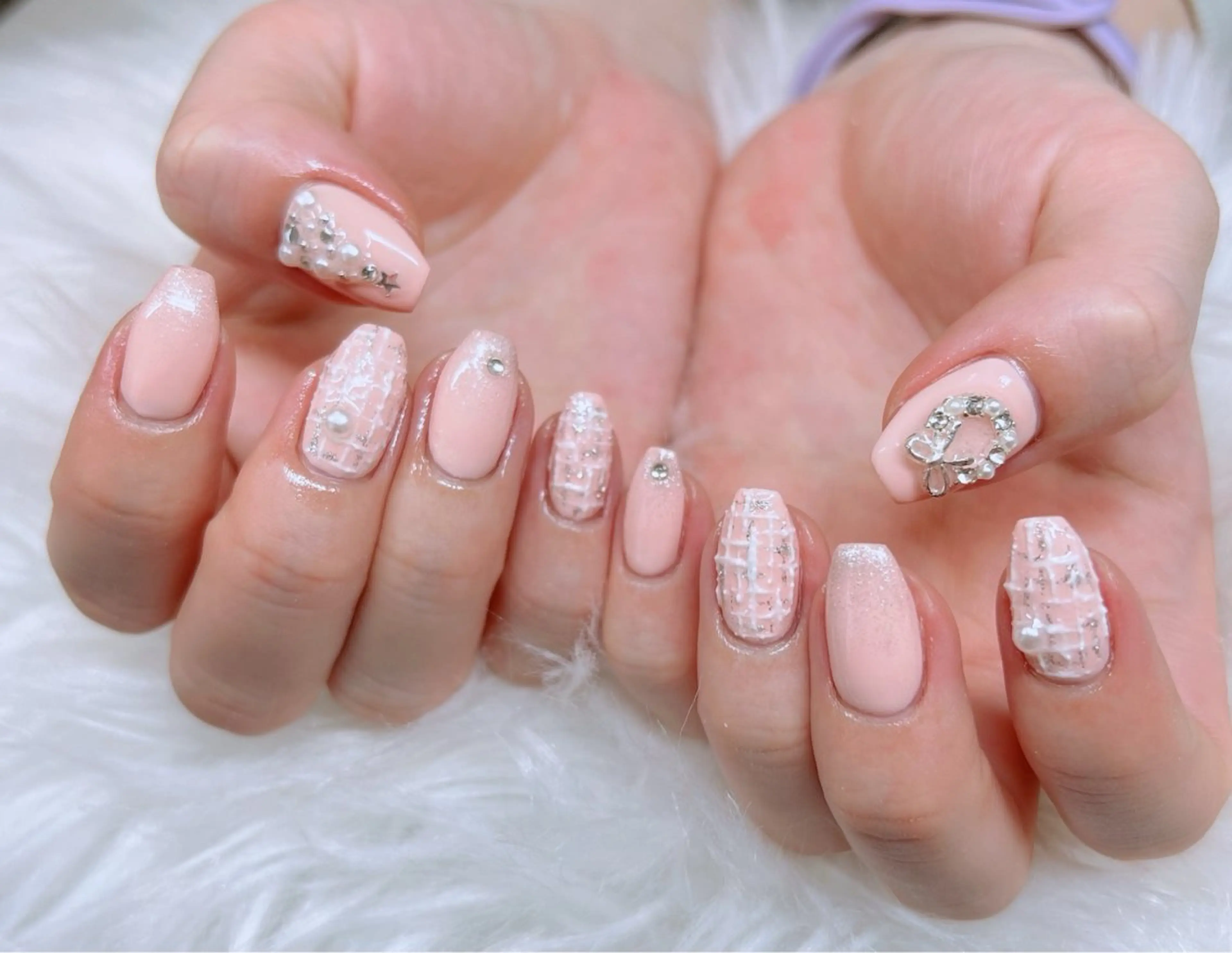 ミディアム 韓国風ヘア クリスマス ハンドネイル Lee _nailのネイルデザイン