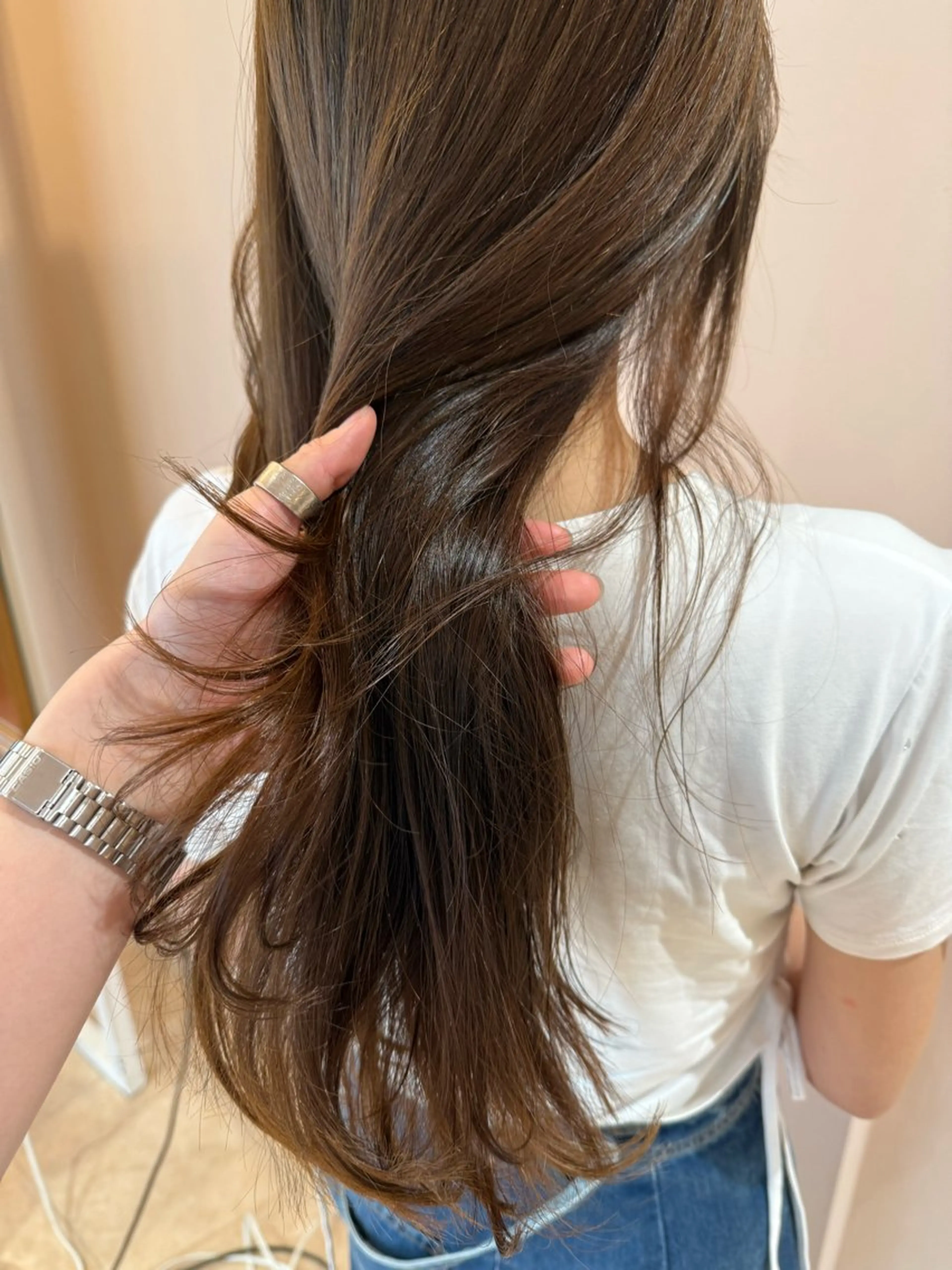 ロング カラー ブラウンカラー 透明感カラー ナチュラルブラウン カット ヘアカラー 鈴木 二依奈のヘアスタイル