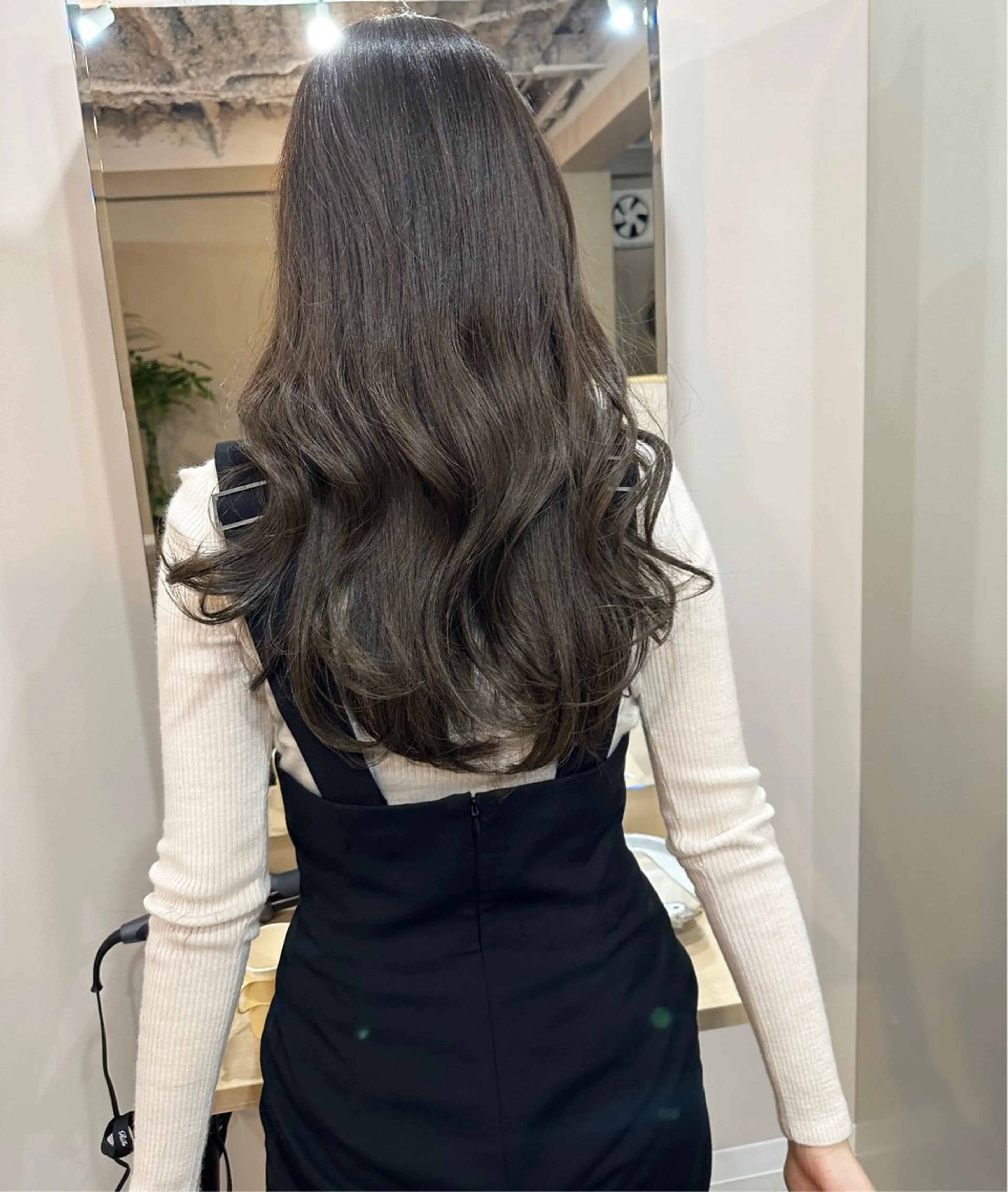 ロング カラー グレージュ オリーブグレージュ オリーブグレー ヘアカラー Kamie 三宮のヘアスタイル