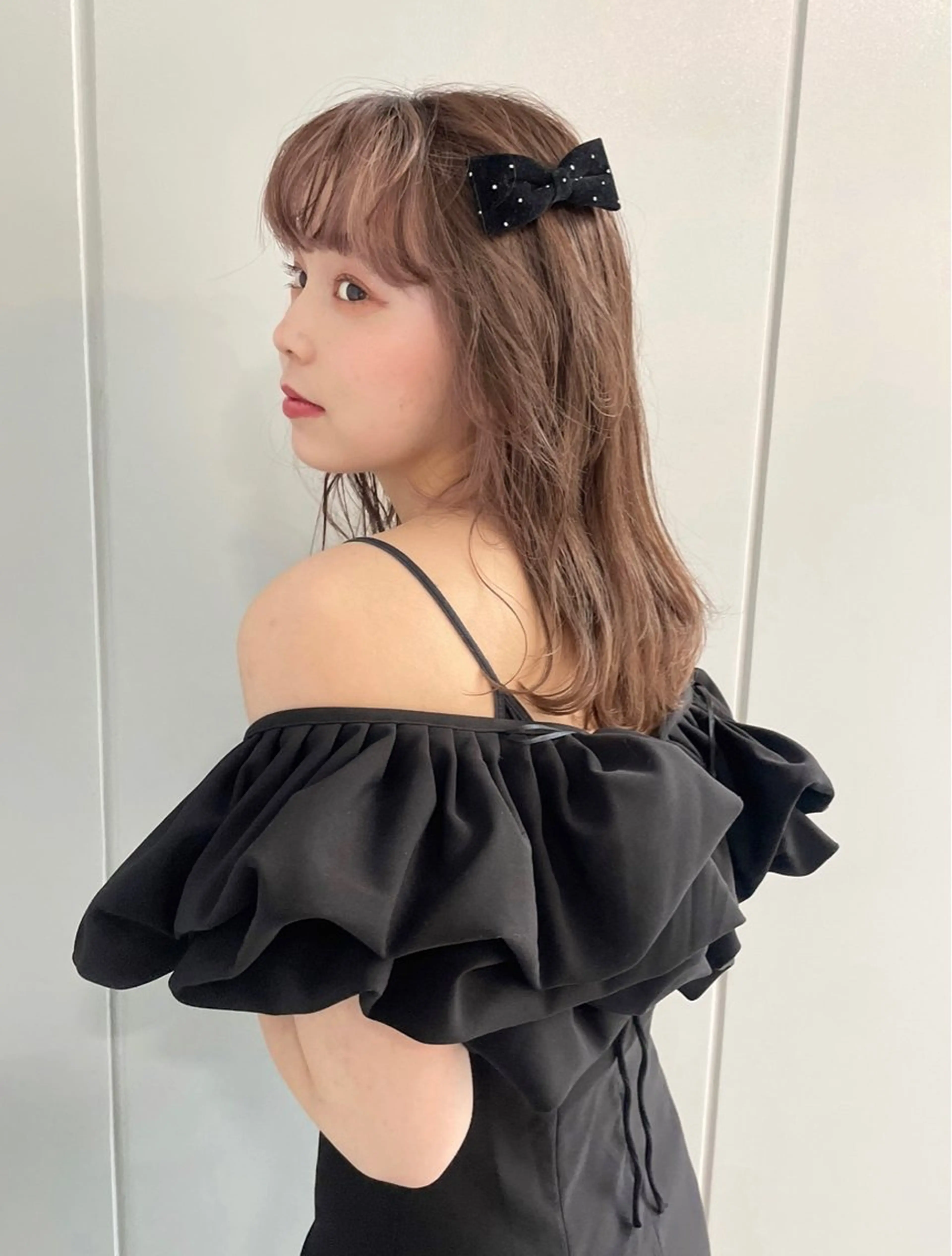 セミロング 河西 彩香/ブリーチカラーのヘアスタイル