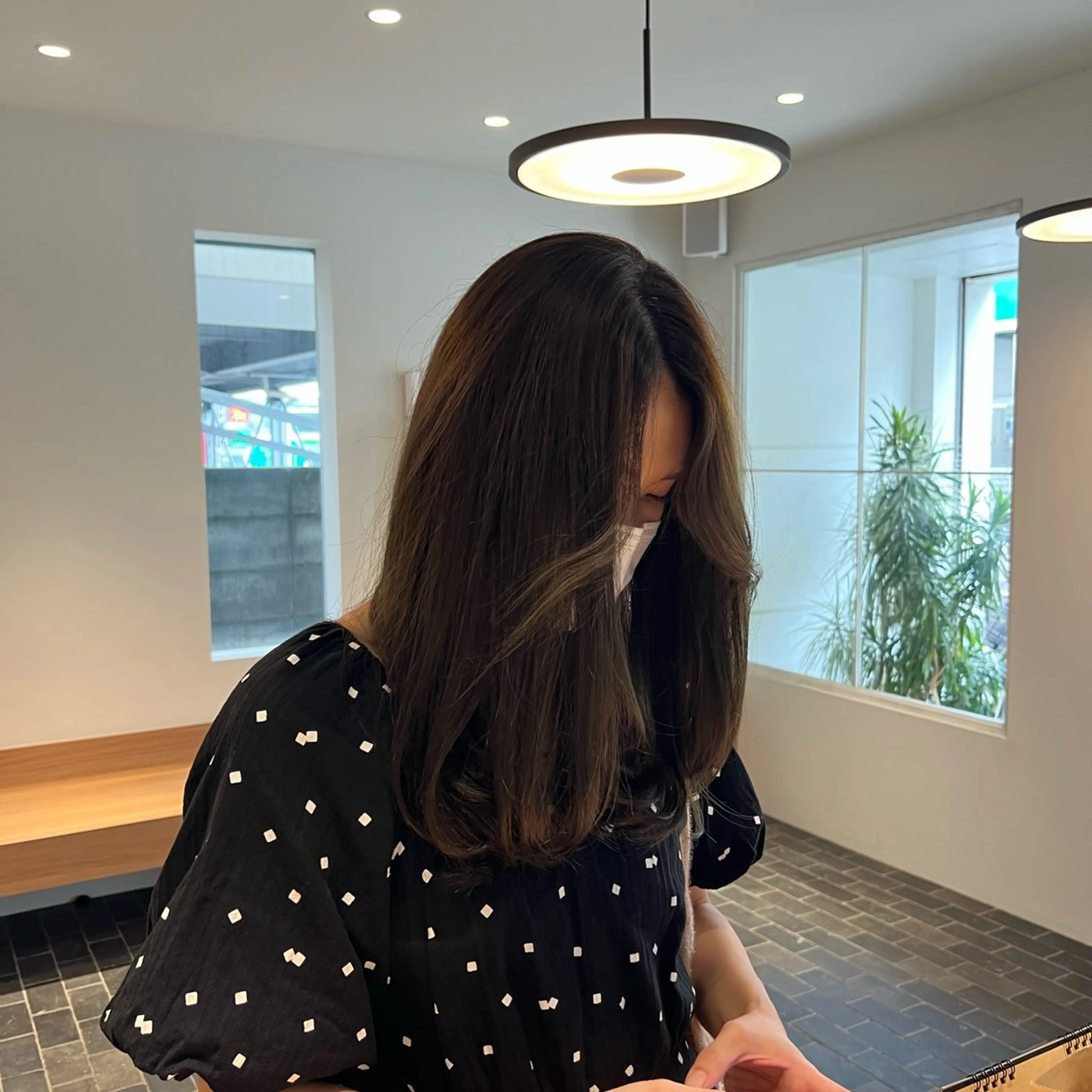 セミロング カット ヘアカラー ワタナベ モカ🦢ダブルカラーのヘアスタイル