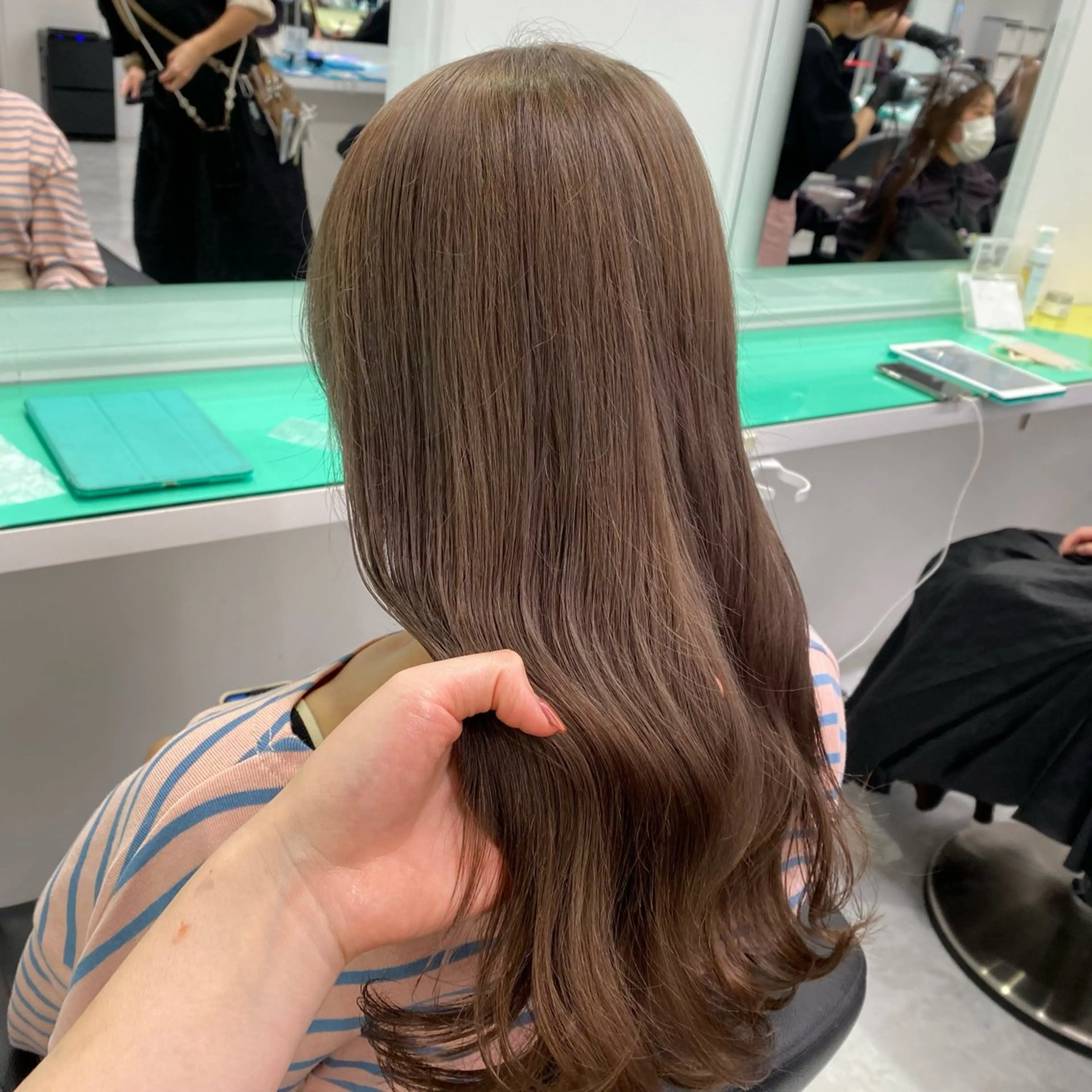 ロング カラー モテ髪ハイトーン🫧 serina🎀池袋のヘアスタイル