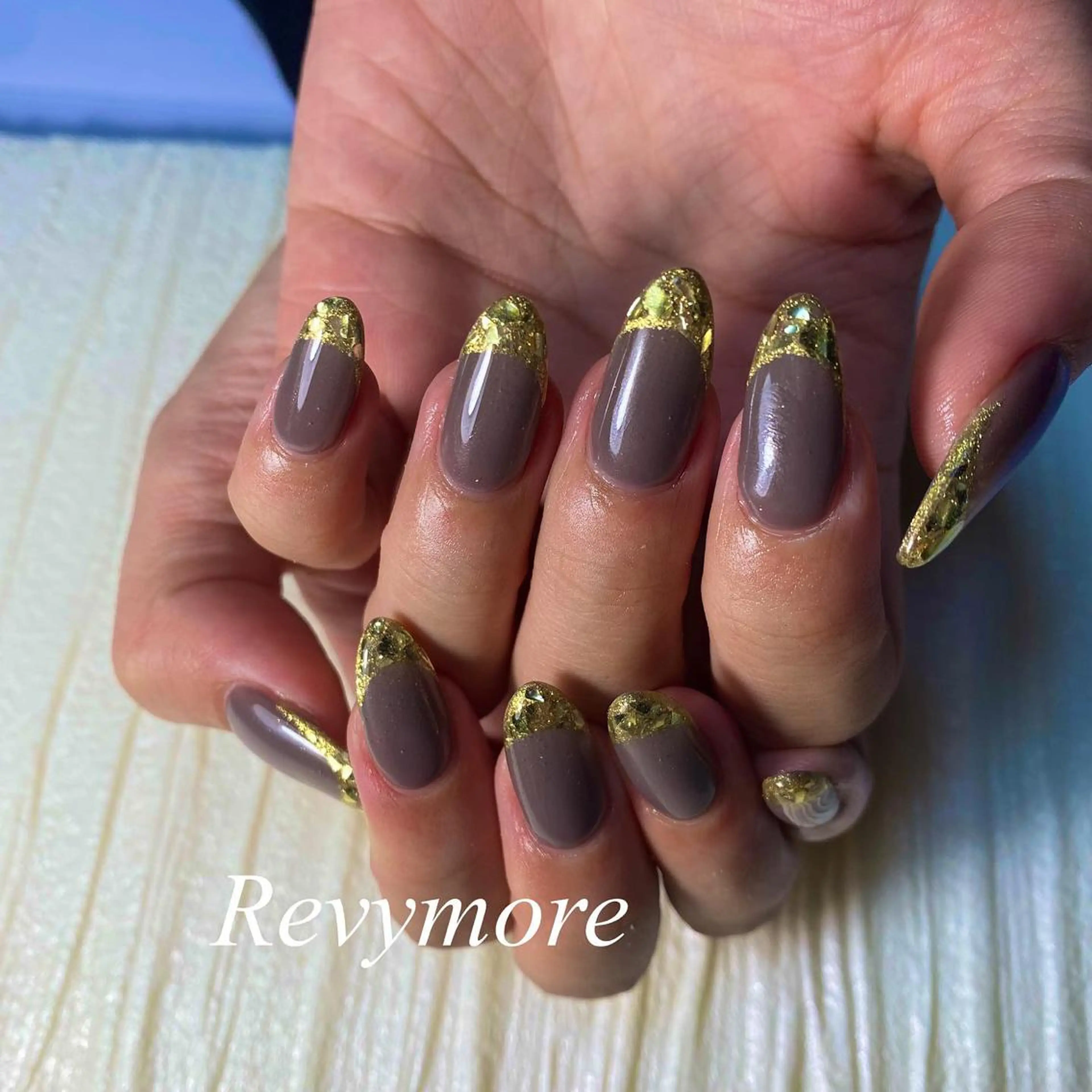 ミディアム ネイル フレンチネイル ジェルネイル ガラスフレンチ ニュアンスネイル オフィスネイル nail salon Revymoreのネイルデザイン