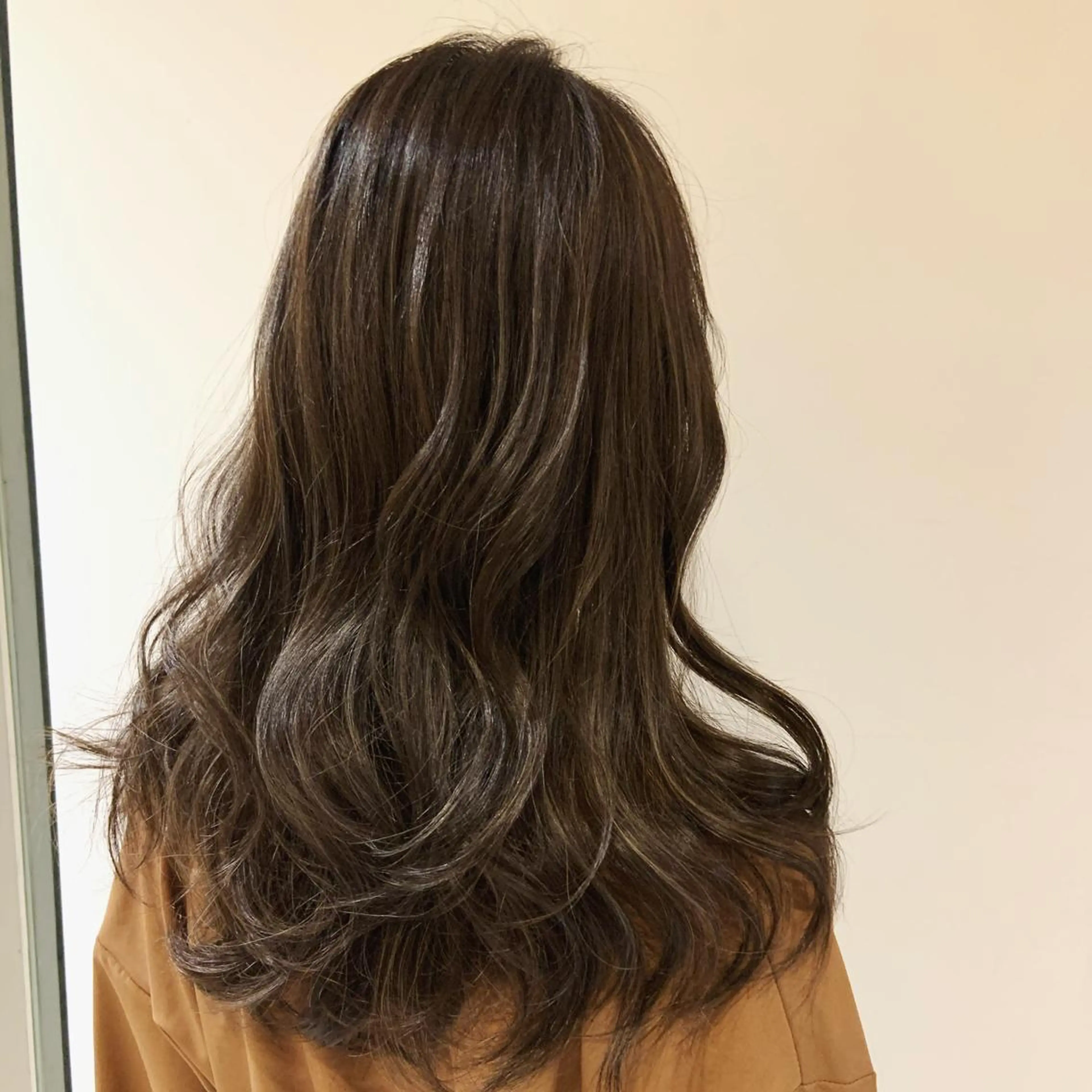 セミロング カラー 本間 良のヘアスタイル