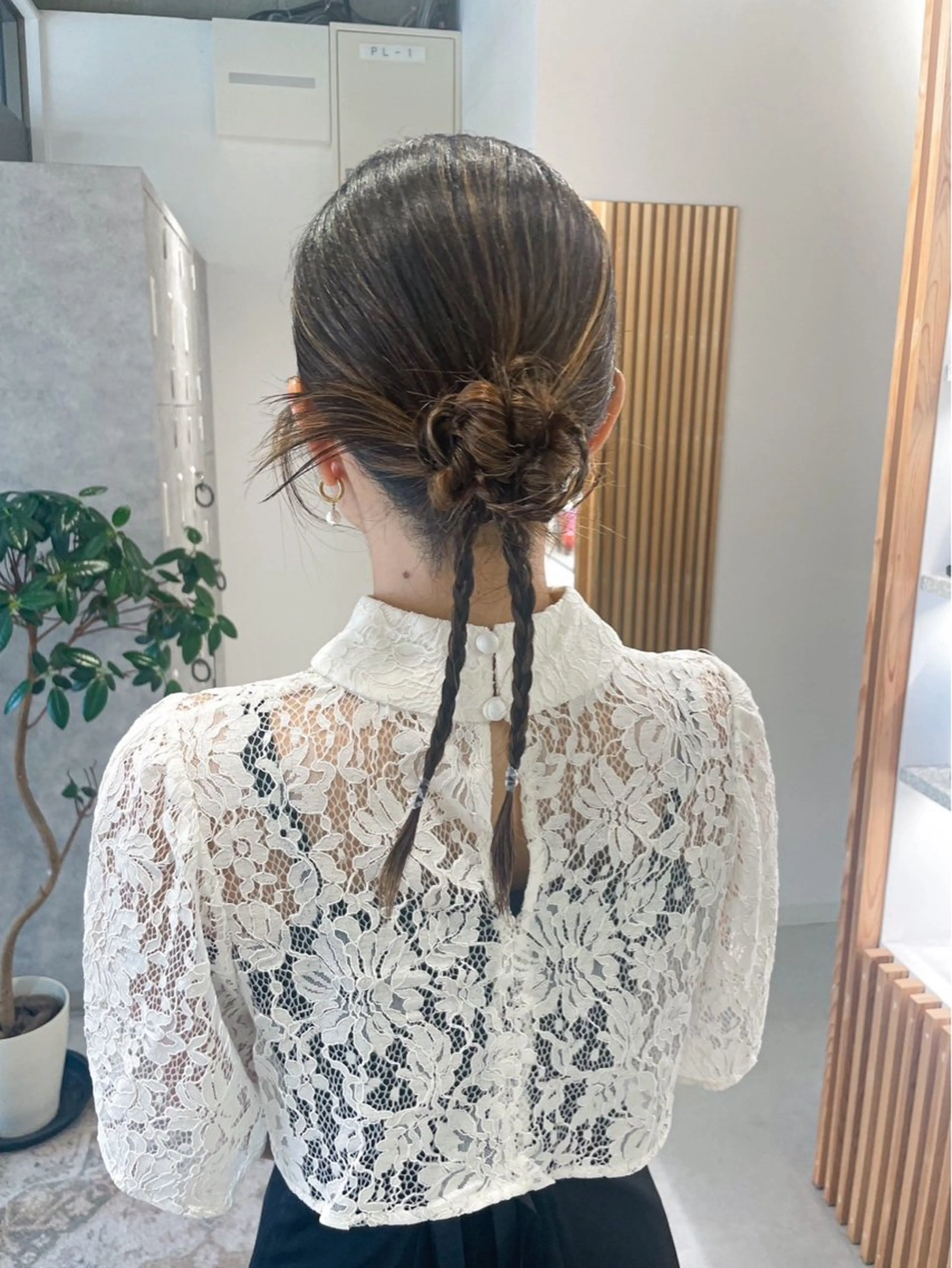 セミロング ヘアアレンジ 結婚式・ブライダル 韓国風ヘア ダブルカラー,透け カラーHINARIのヘアスタイル