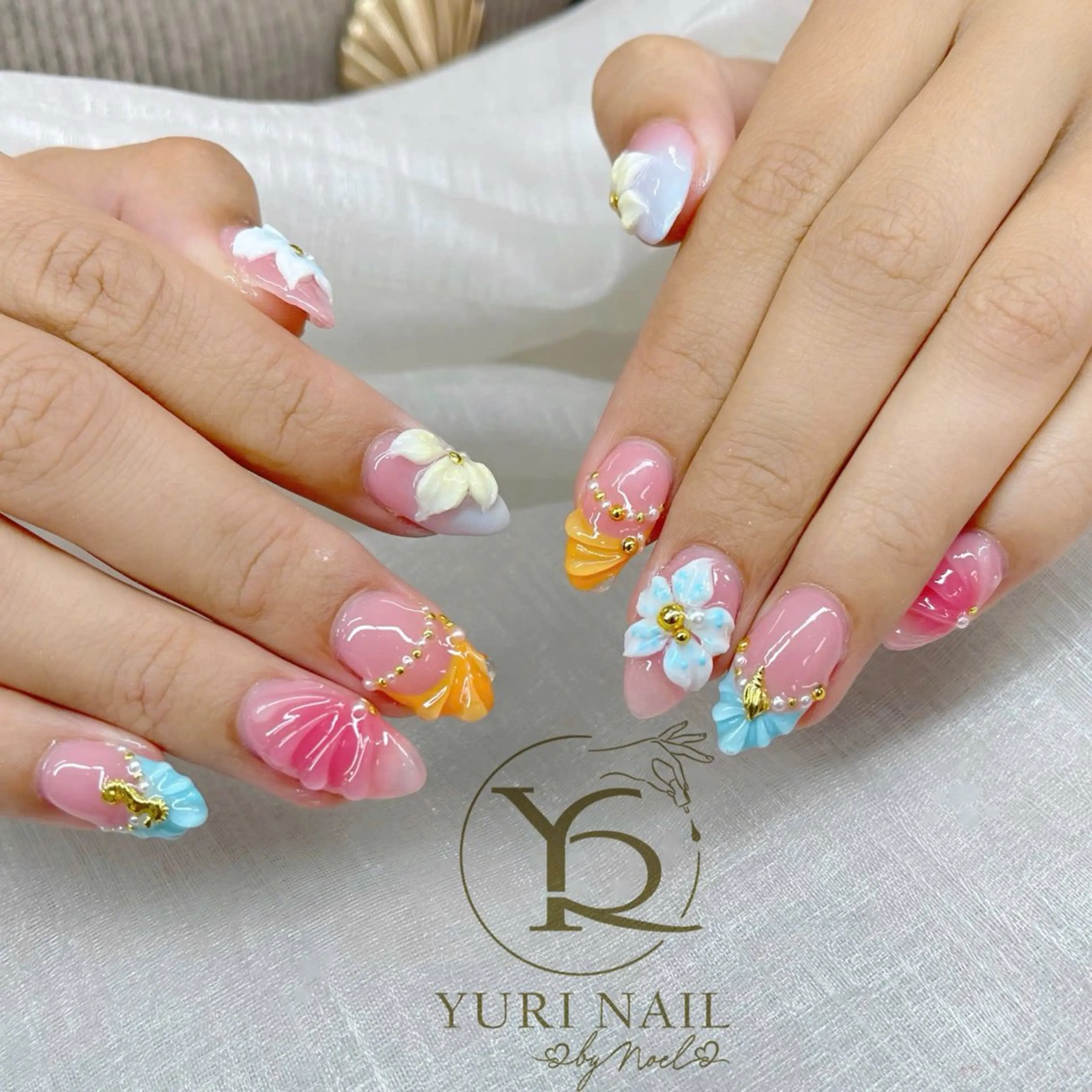 ネイル ハンドネイル フットネイル ハンドケア YURI Nail NARITAのネイルデザイン