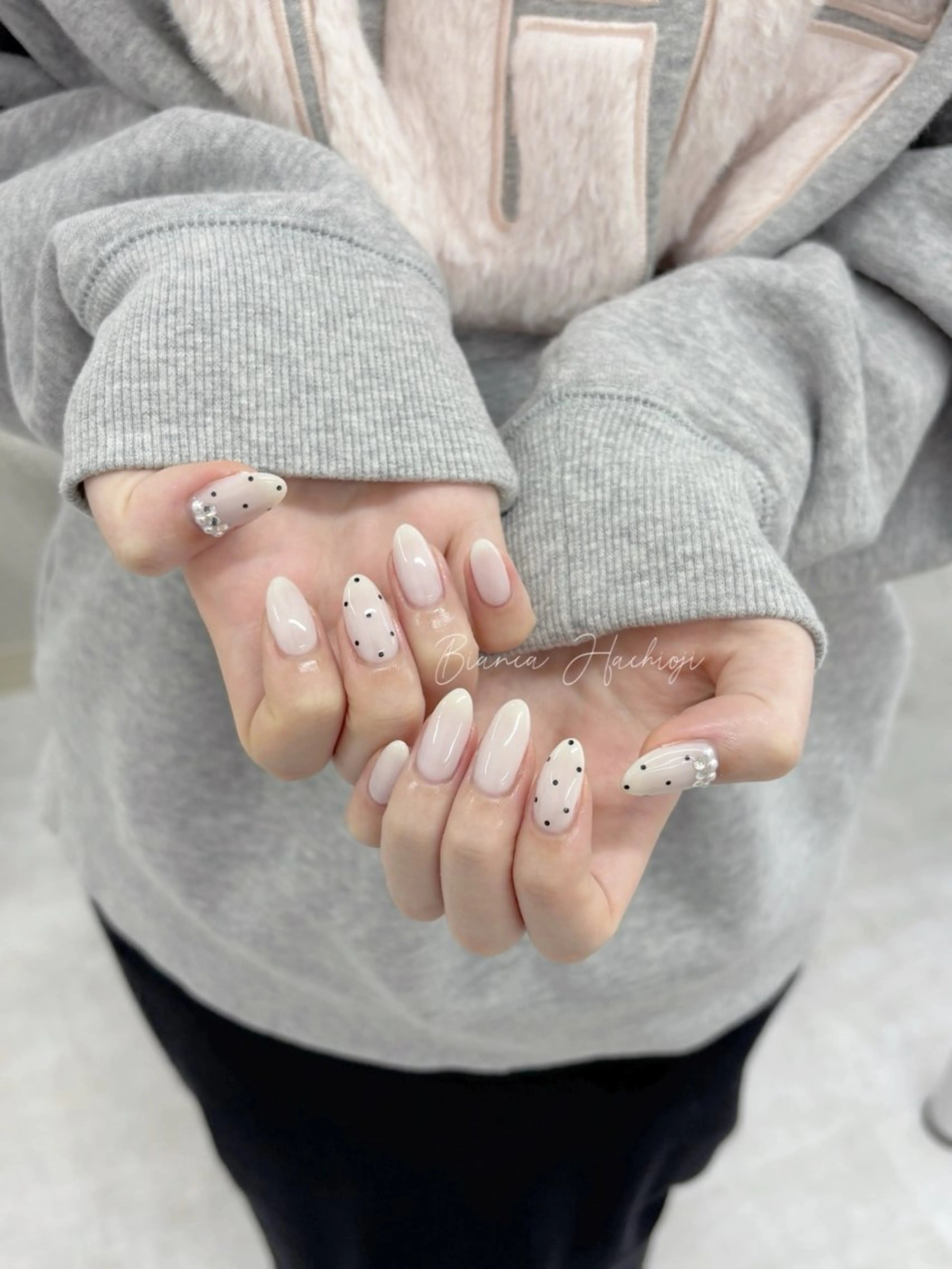 ネイル ハンドネイル Bianca🩶 SHIONOのネイルデザイン