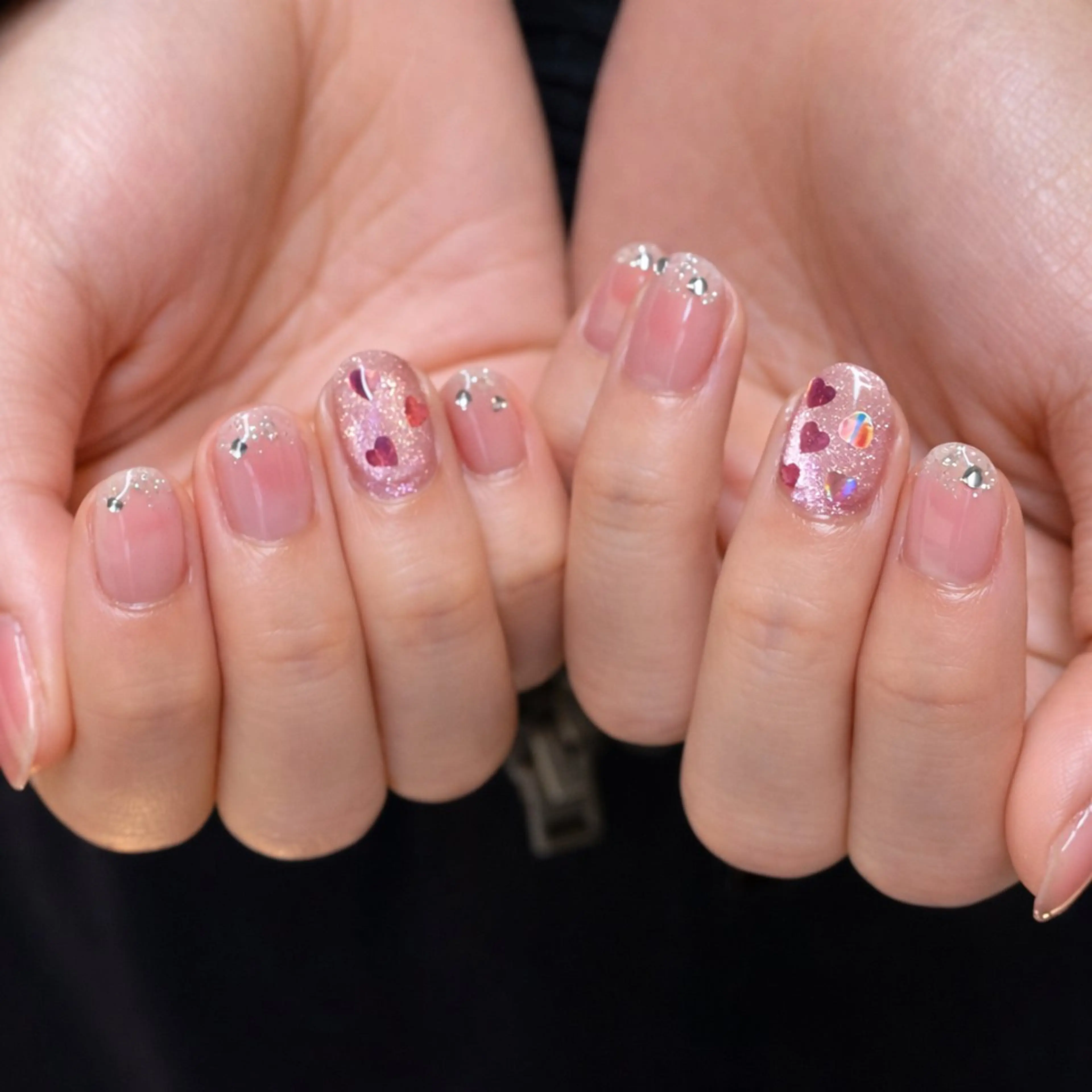 ネイル チークネイル マグネットネイル ピンク nail salon swaddle 🪽のネイルデザイン