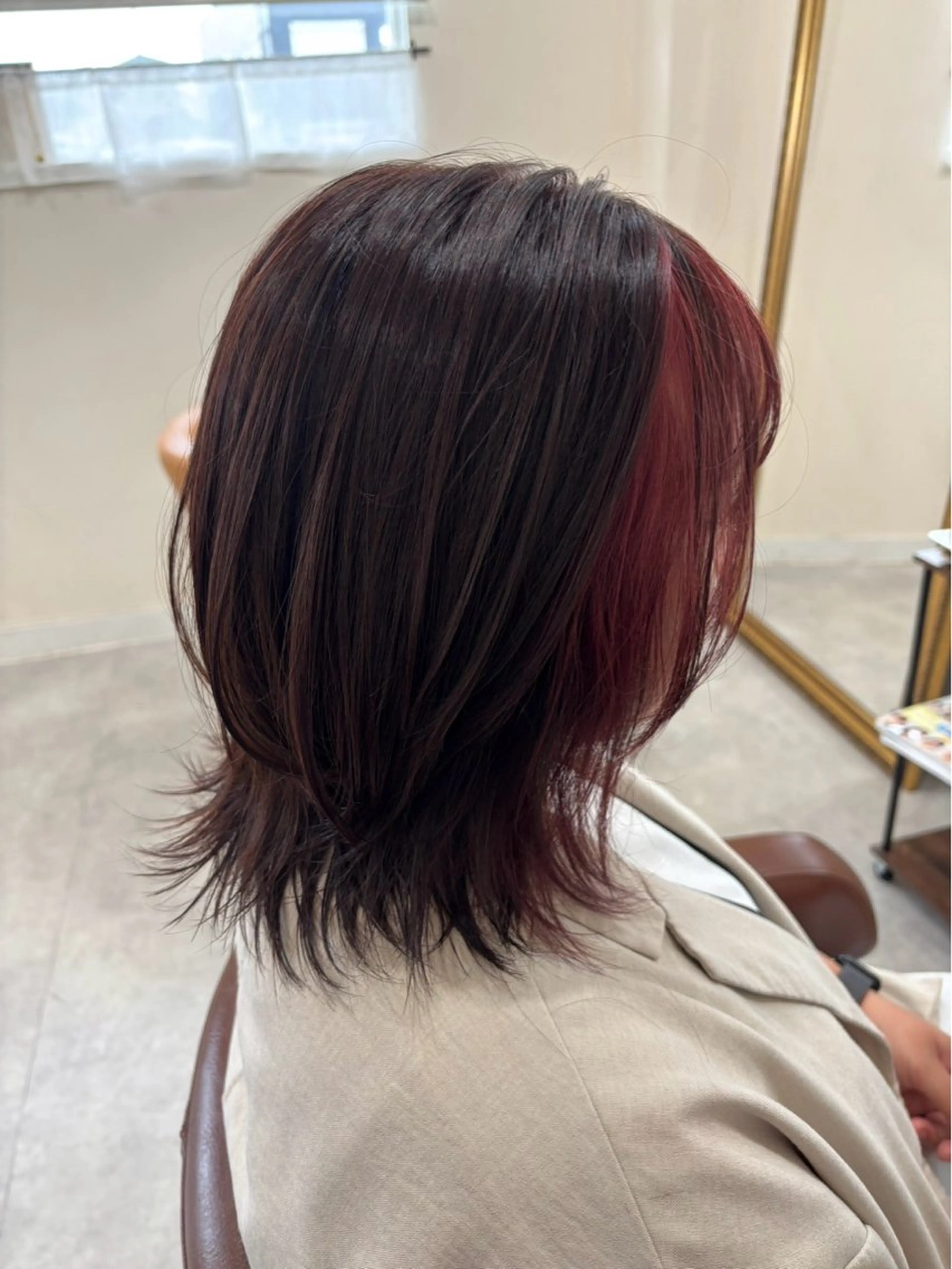 ミディアム カラー カット ヘアカラー 髪の家 tikiのヘアスタイル