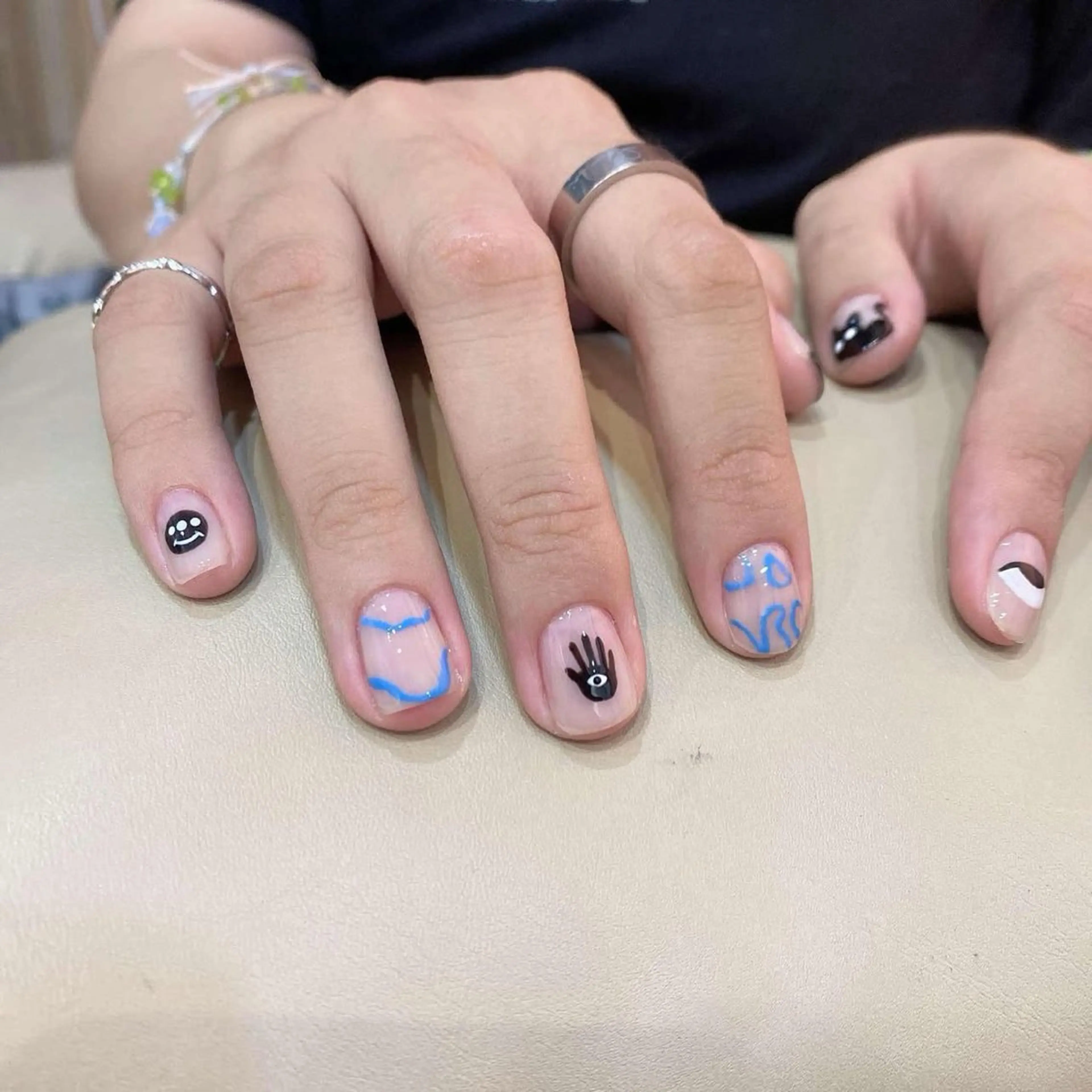 モデル限定価格・自爪・シンプルデザイン 6本デザイン(オフ追加料金1000円～）の写真