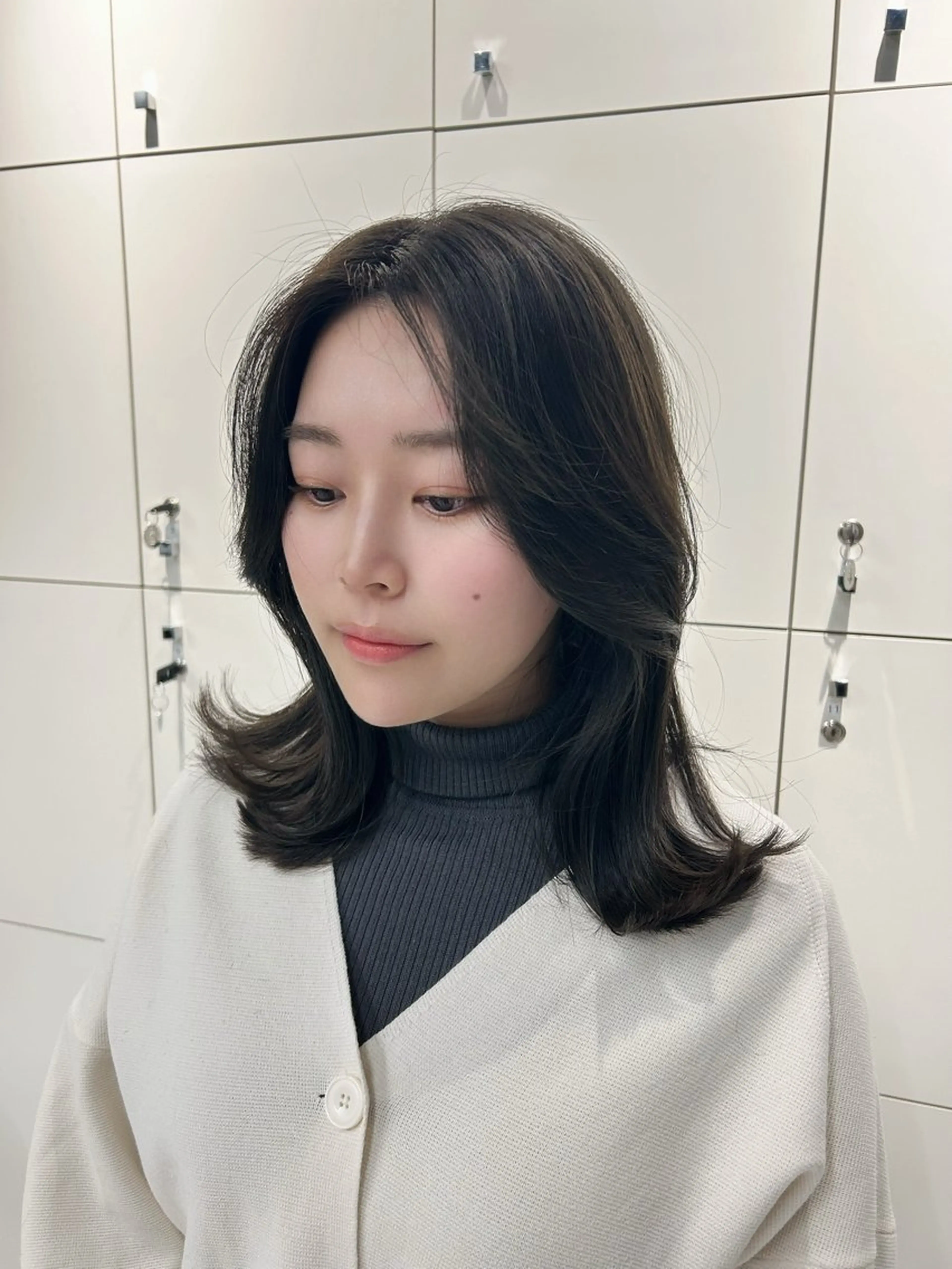 ミディアム カラー 顔周りカット 外ハネヘア sunvalley所属・白髪染め 解決‼️のヘアスタイル