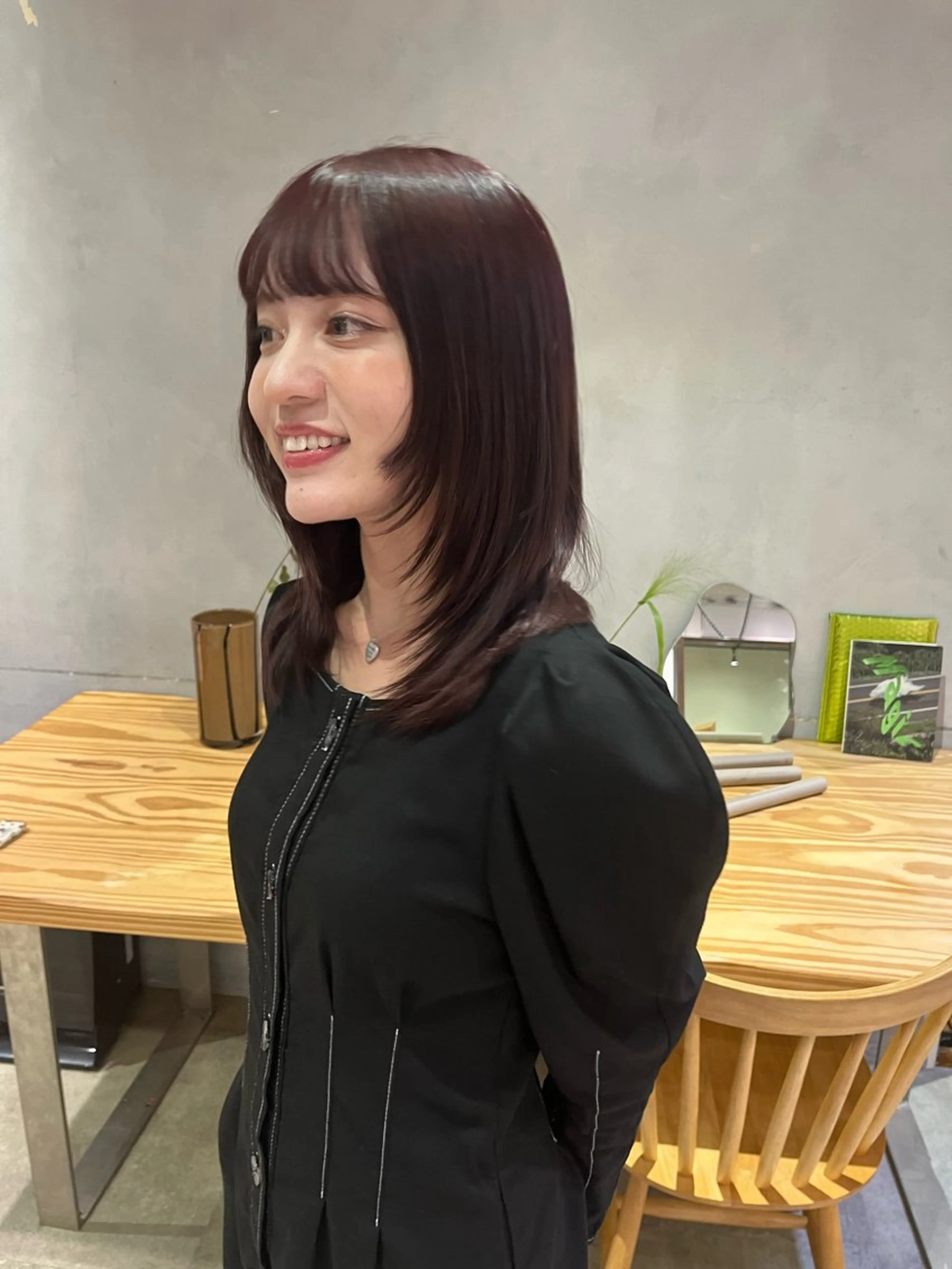 ミディアム 渡邊 百咲のヘアスタイル